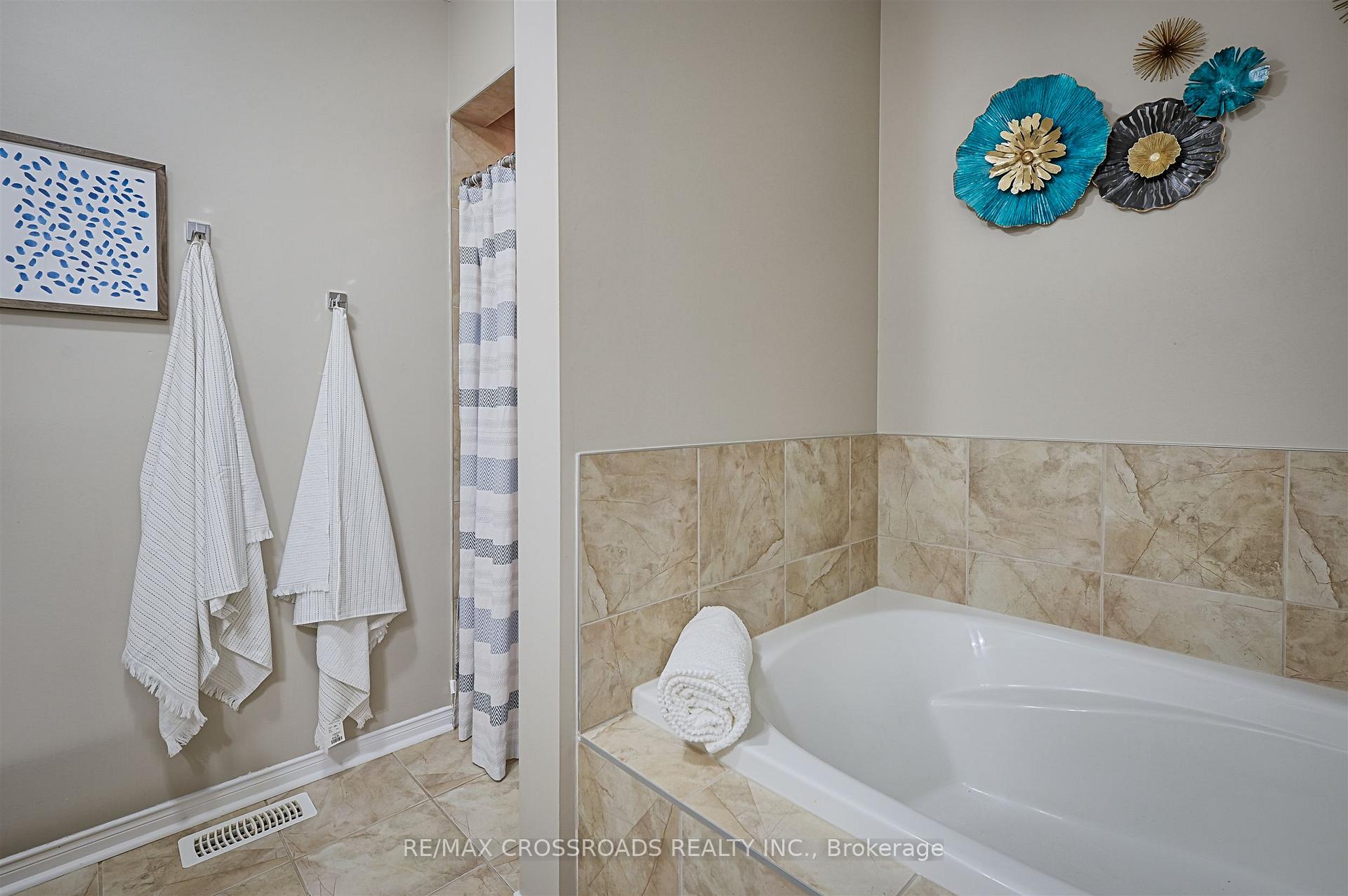 Photo 23 of 784 McCue Drive, Oshawa, Taunton — HOMEH