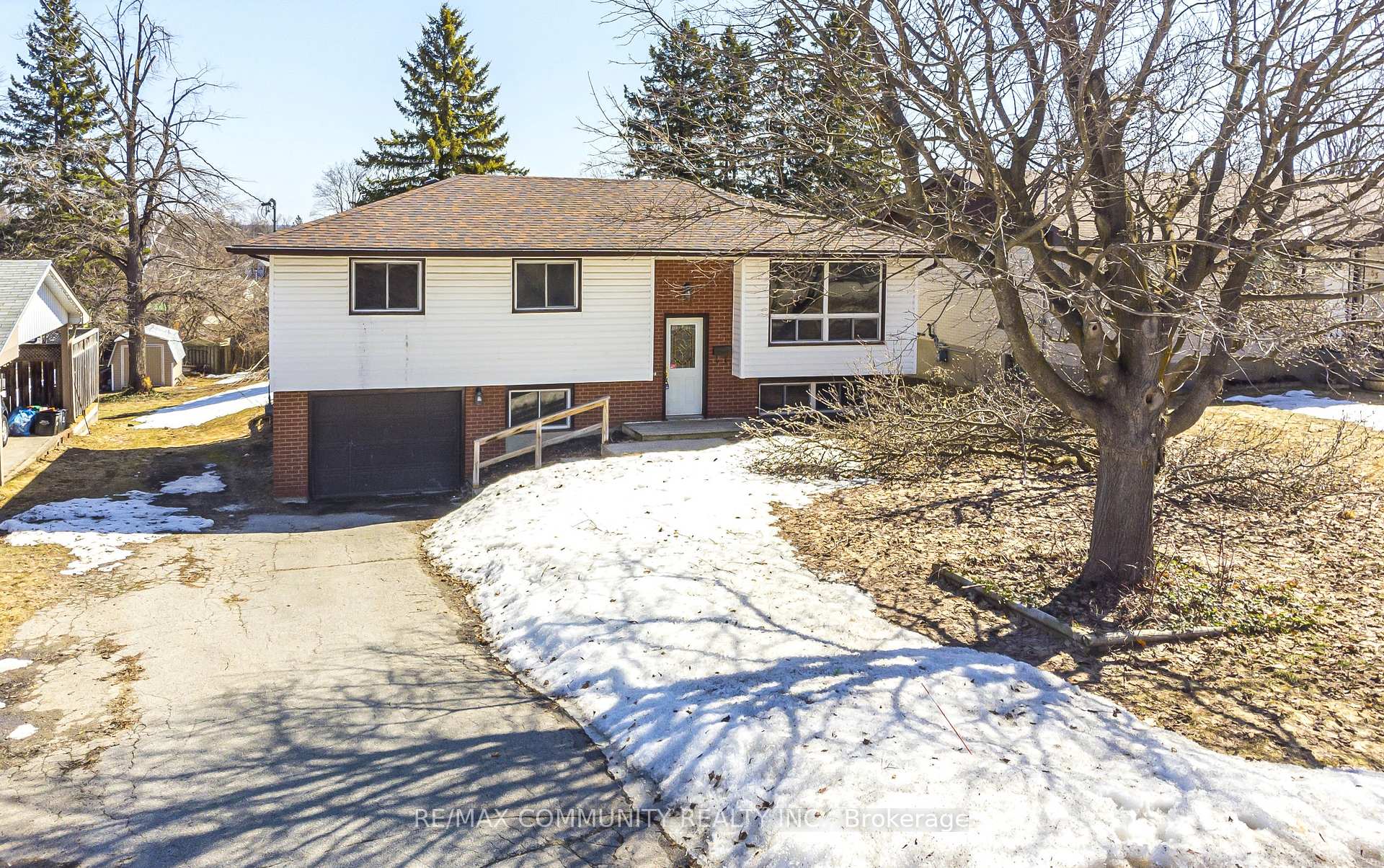 Photo 1 of 49 Quinn Avenue, Orillia — HOMEH