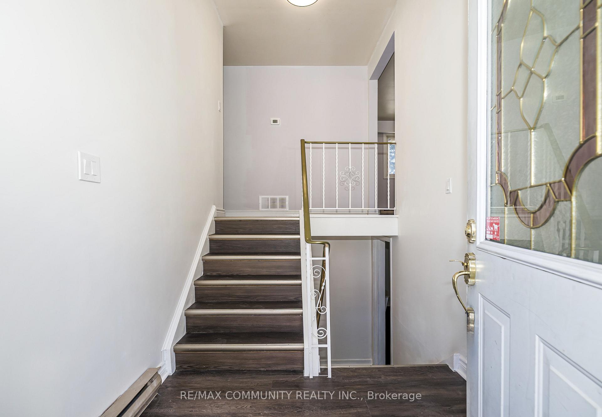 Photo 4 of 49 Quinn Avenue, Orillia — HOMEH