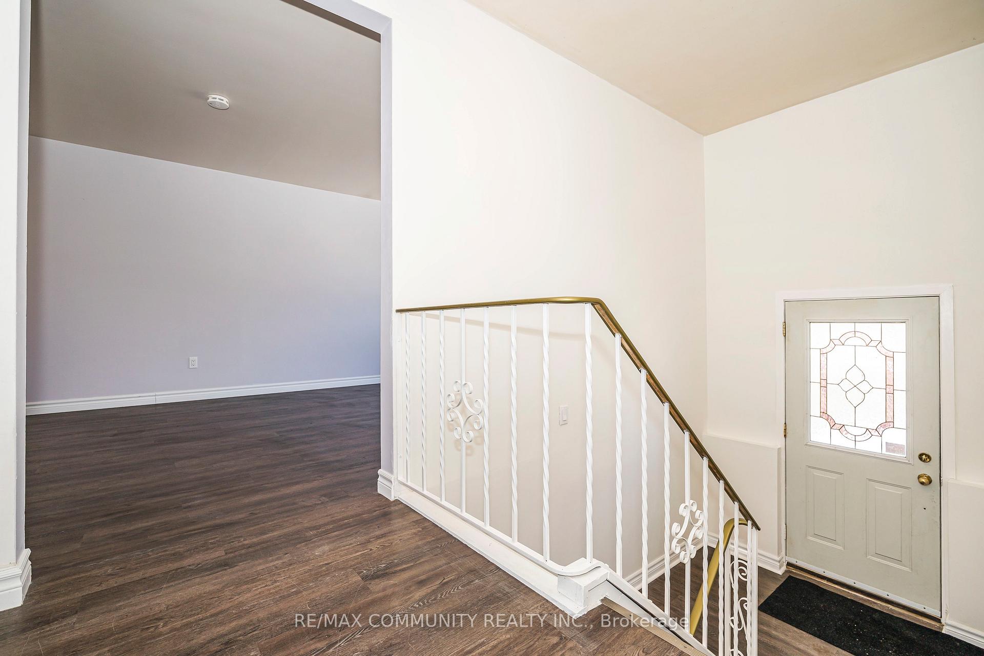 Photo 5 of 49 Quinn Avenue, Orillia — HOMEH