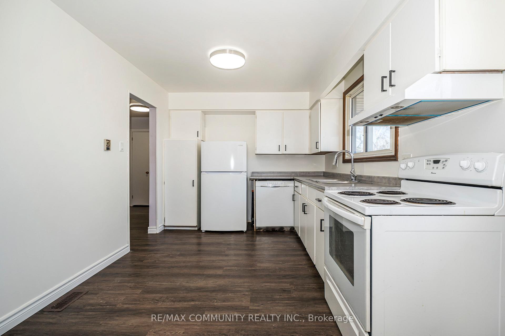 Photo 9 of 49 Quinn Avenue, Orillia — HOMEH