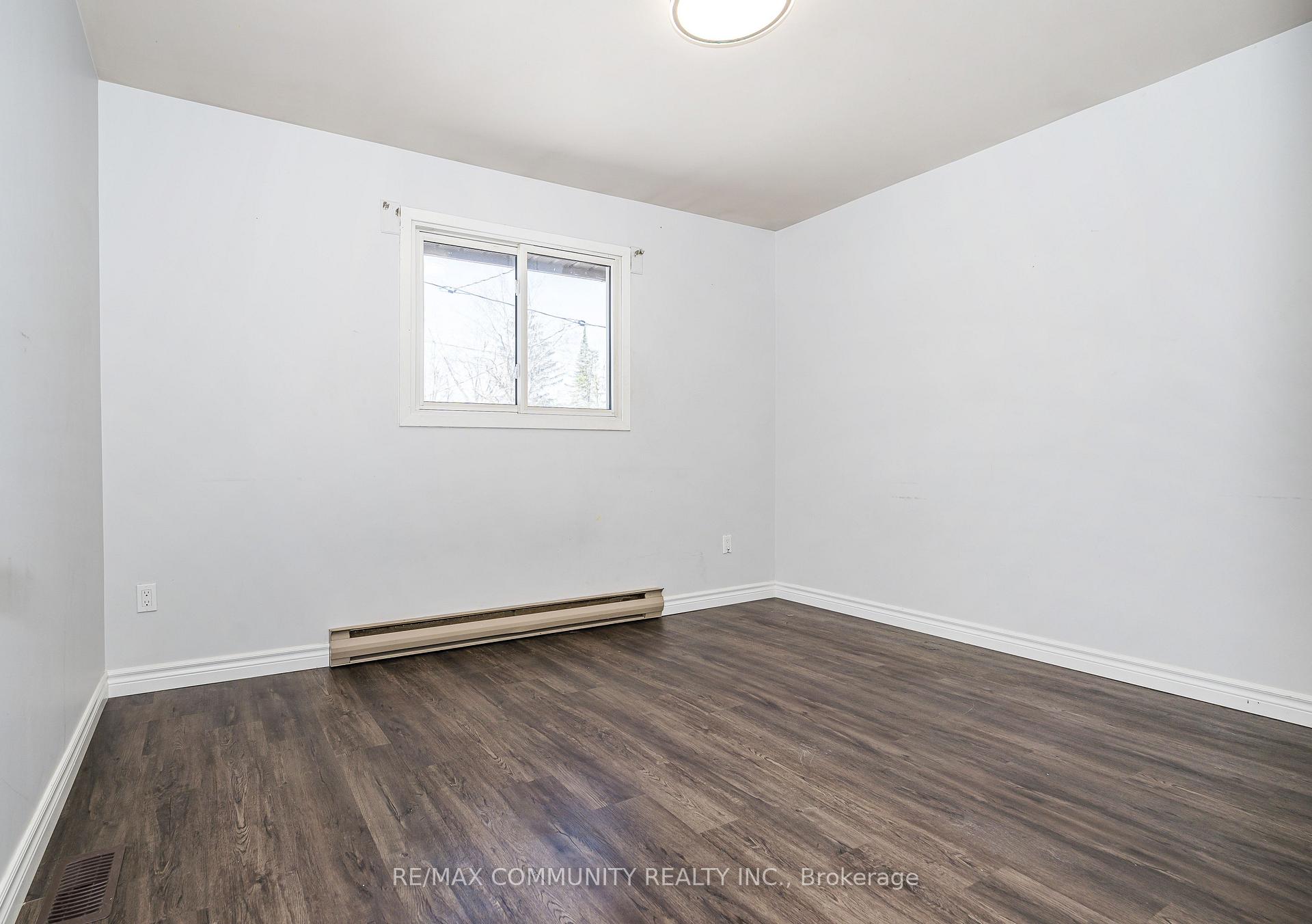 Photo 11 of 49 Quinn Avenue, Orillia — HOMEH