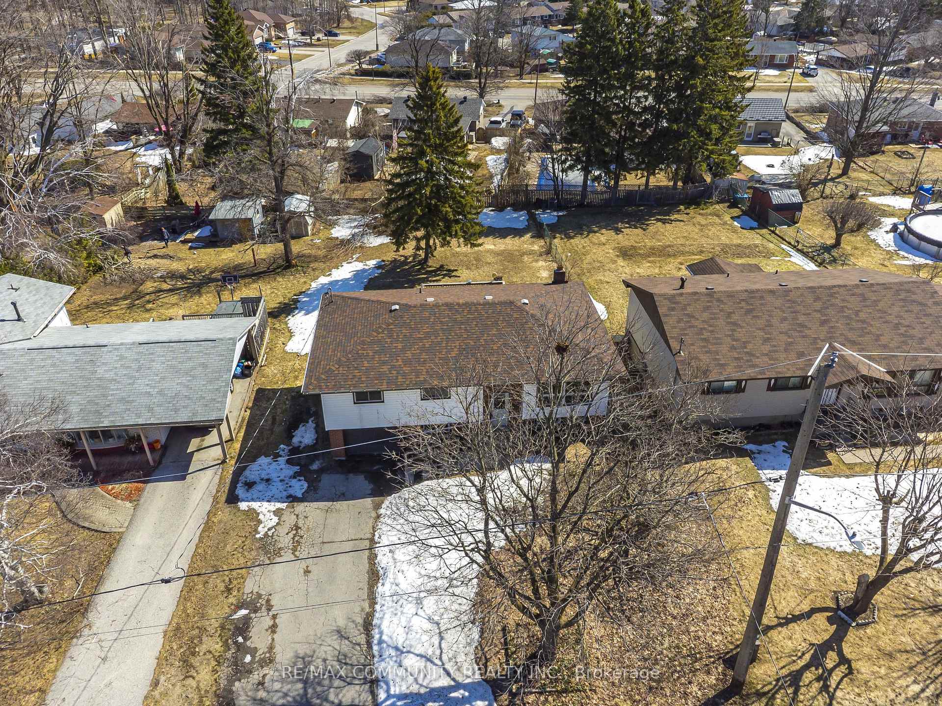 Photo 33 of 49 Quinn Avenue, Orillia — HOMEH