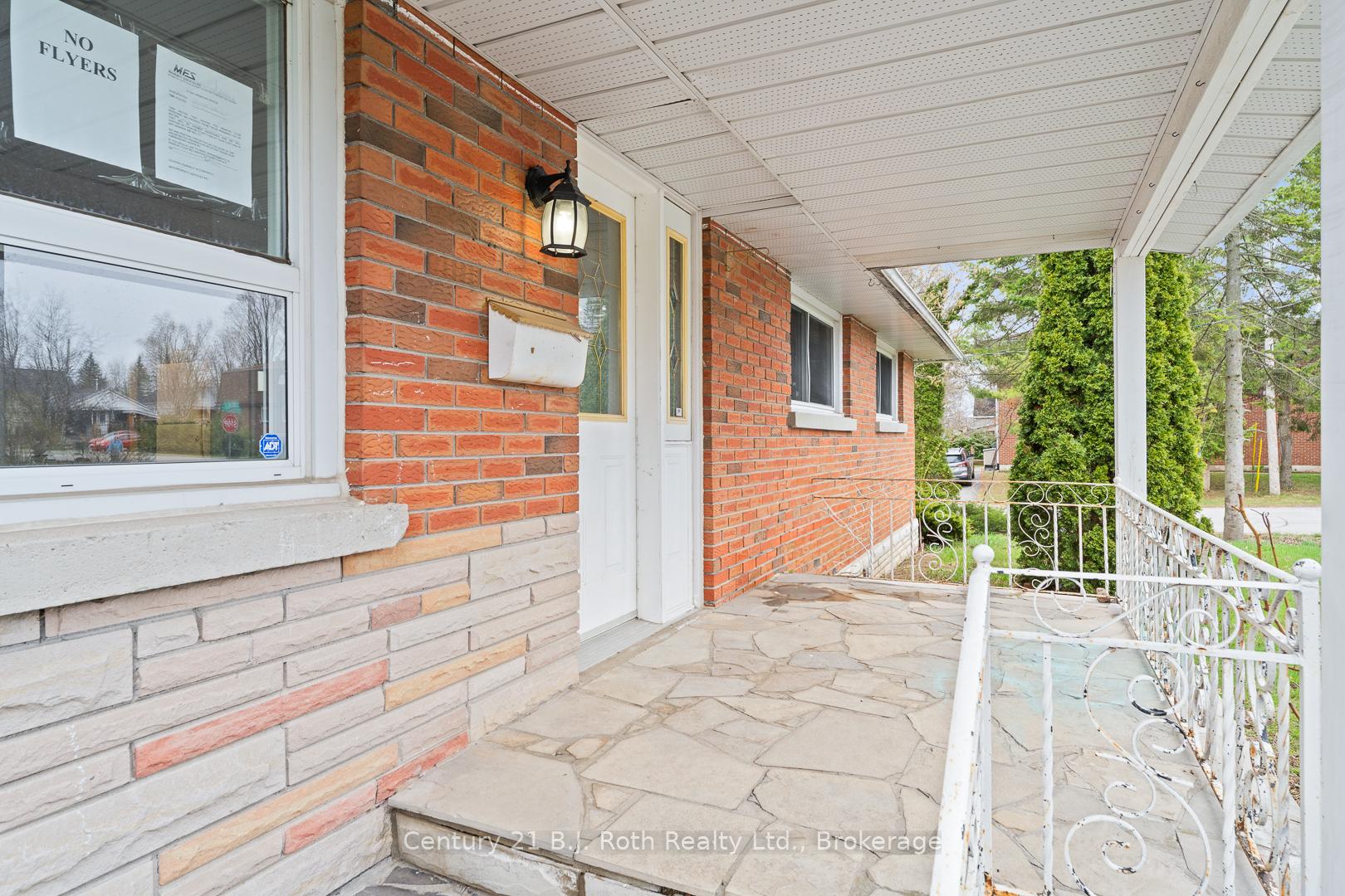 Photo 3 of 362 Parkhurst Crescent, Orillia — HOMEH