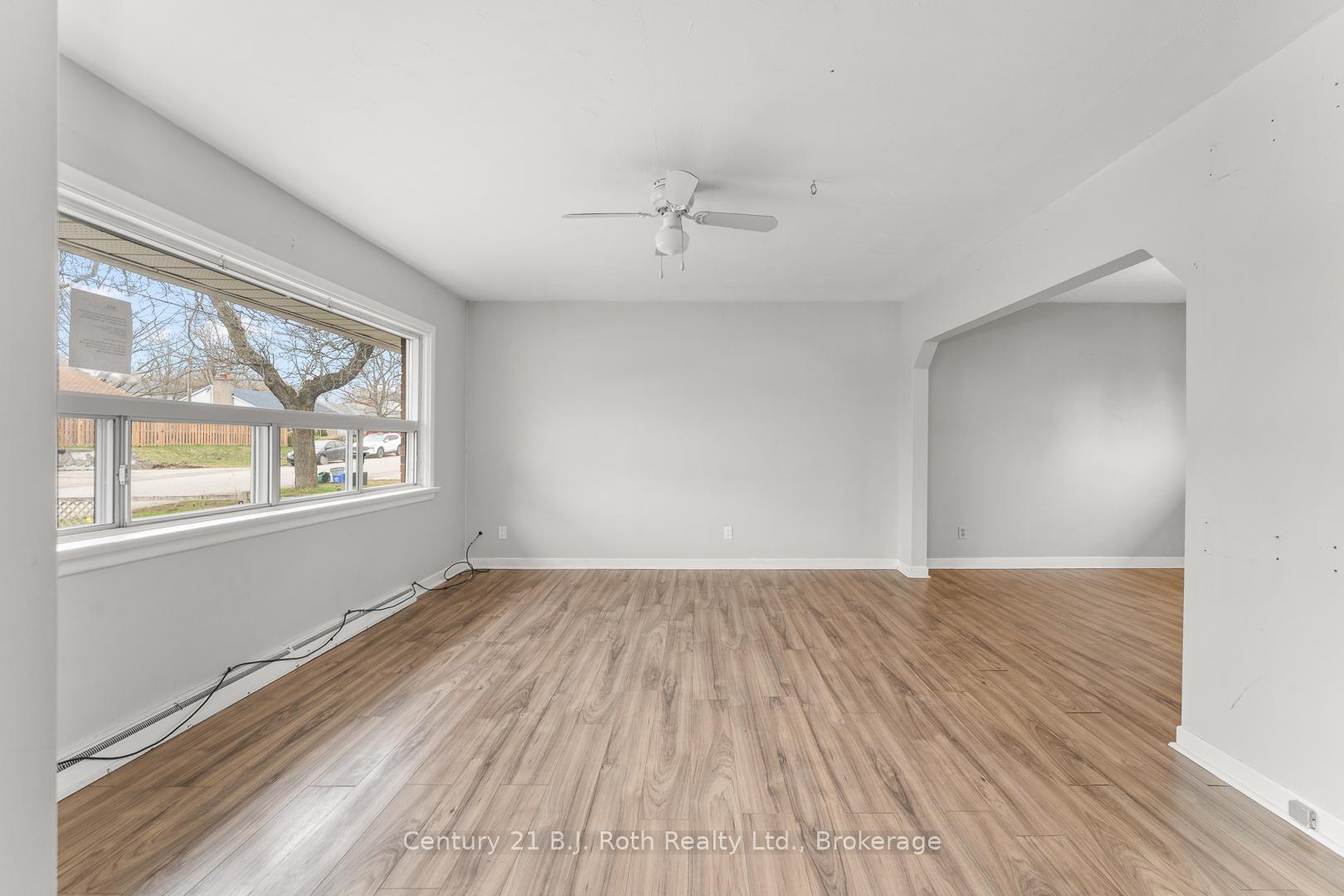 Photo 5 of 362 Parkhurst Crescent, Orillia — HOMEH