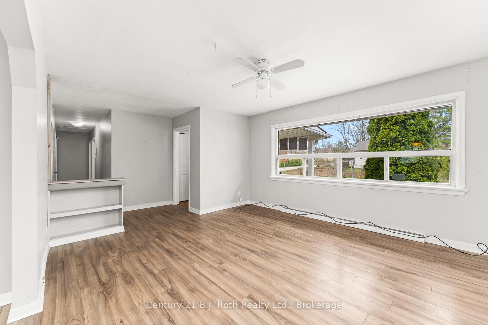 Photo 7 of 362 Parkhurst Crescent, Orillia — HOMEH