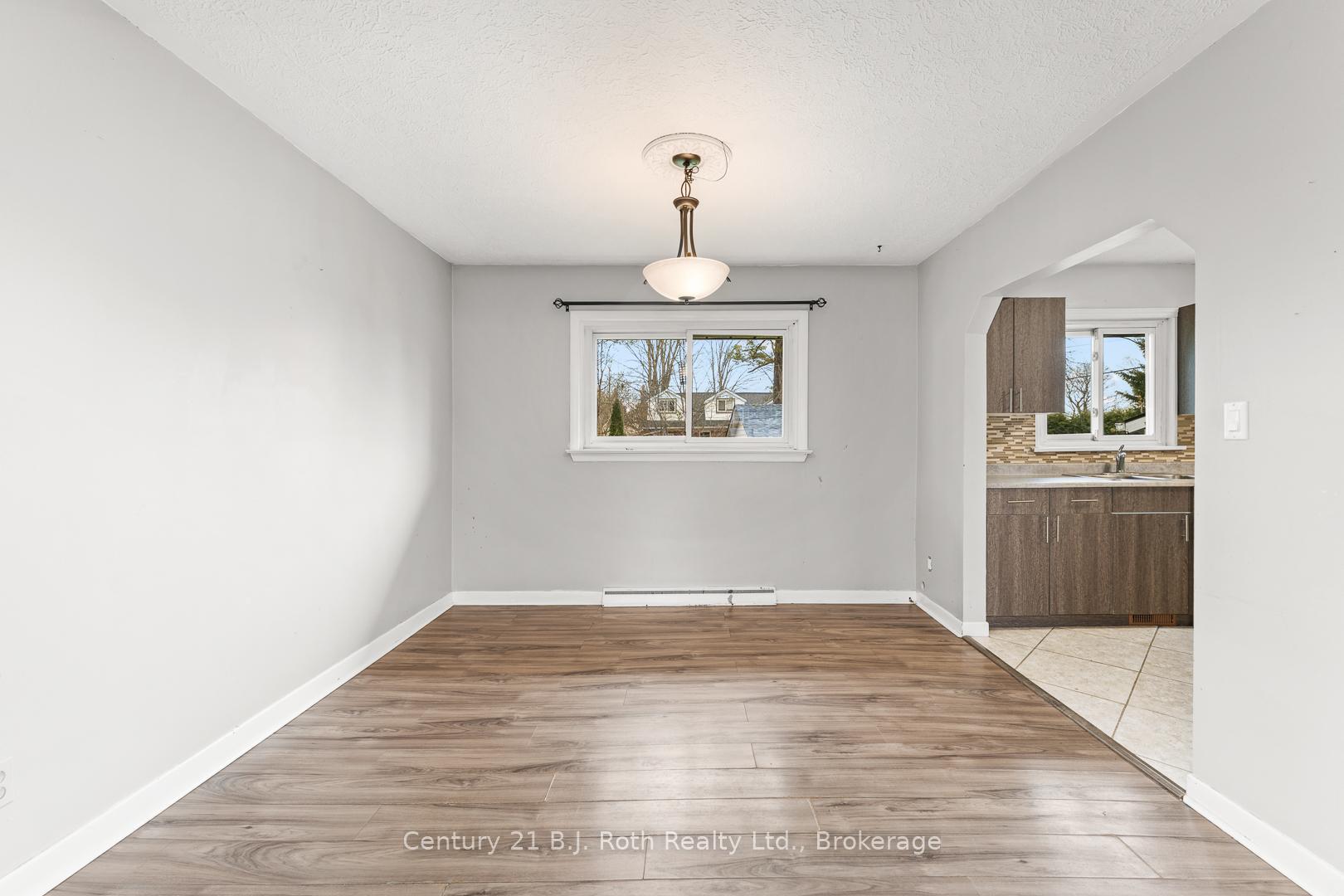 Photo 8 of 362 Parkhurst Crescent, Orillia — HOMEH