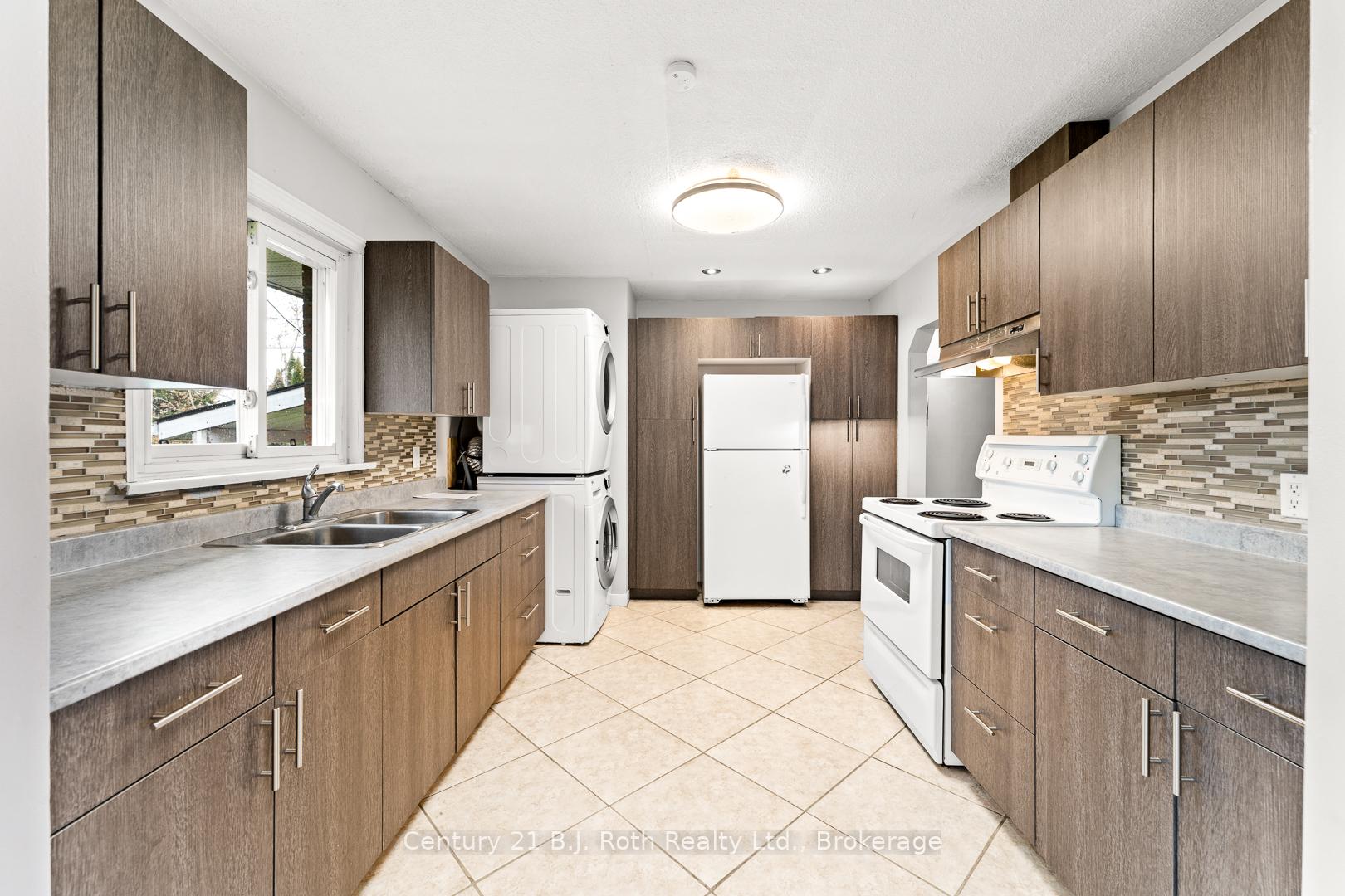 Photo 10 of 362 Parkhurst Crescent, Orillia — HOMEH