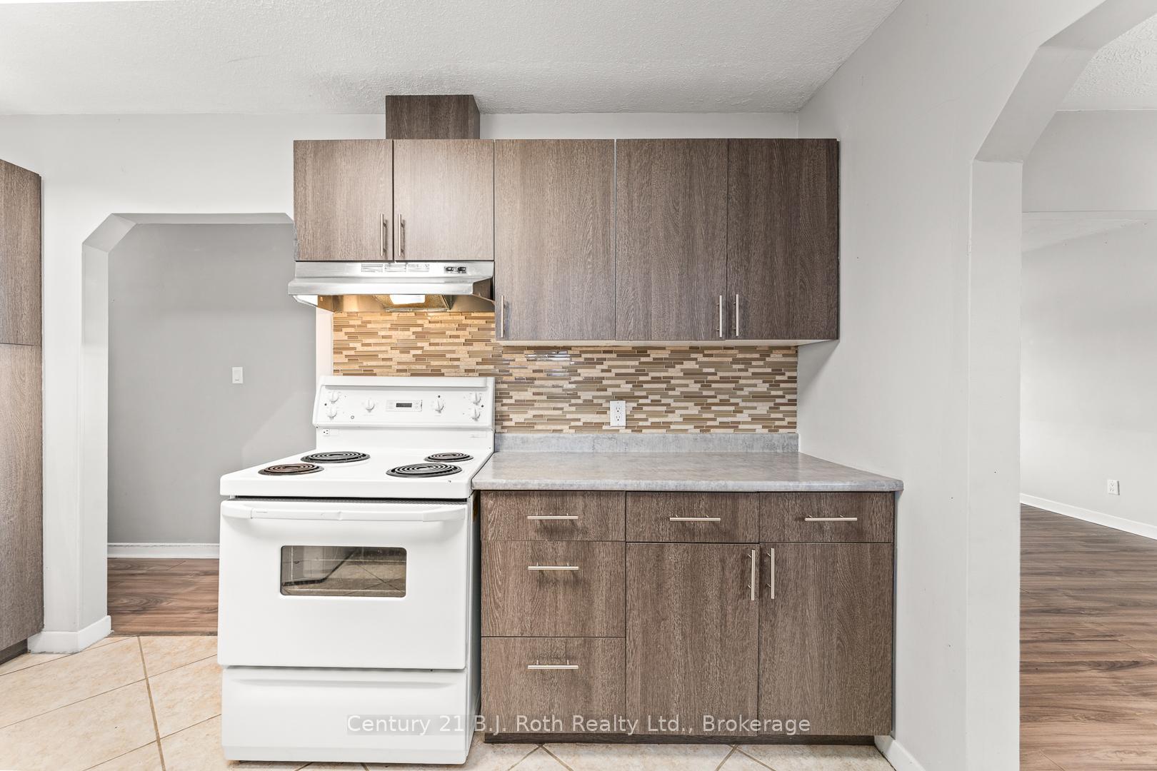 Photo 11 of 362 Parkhurst Crescent, Orillia — HOMEH