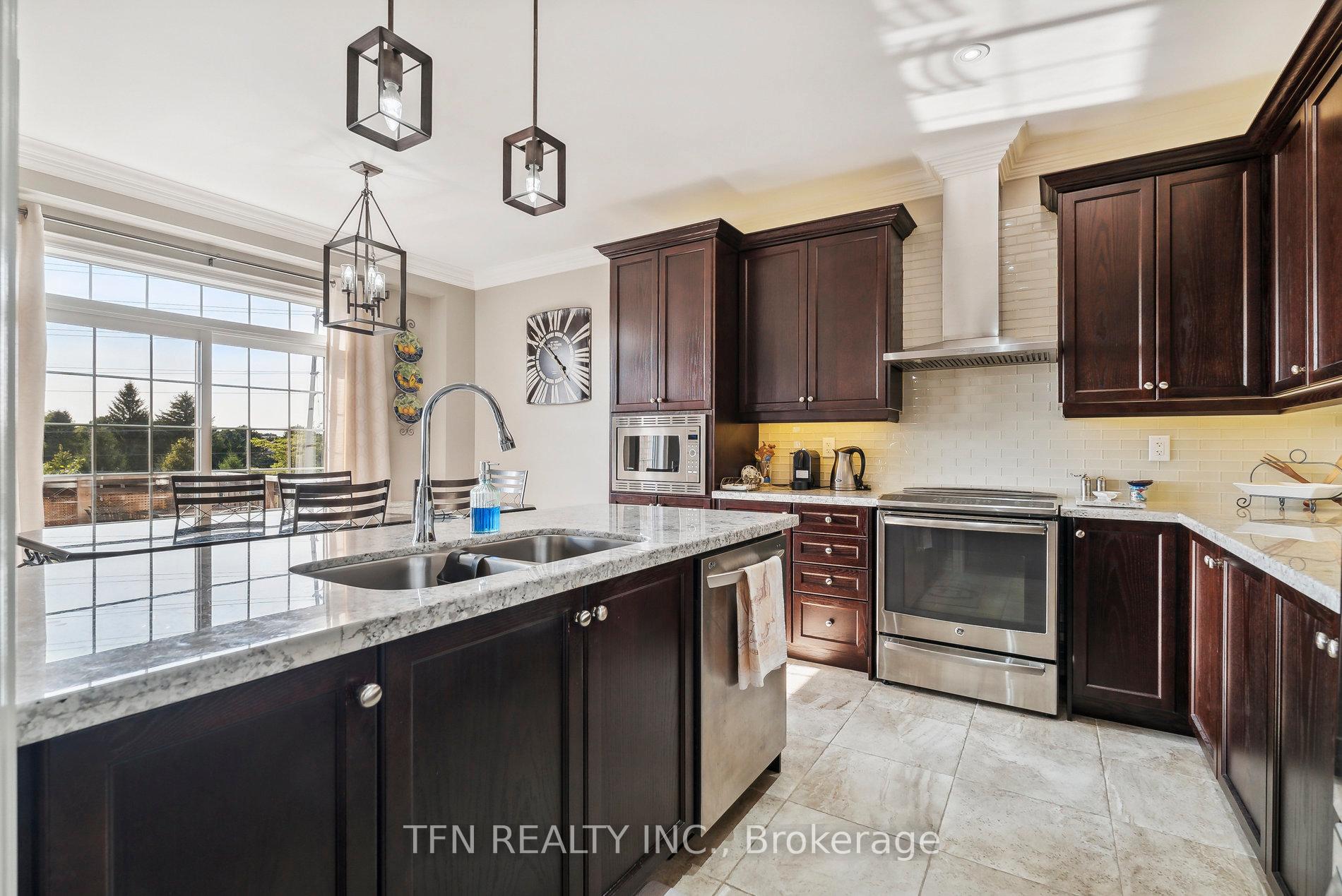 Photo 9 of 72 Cauthers Crescent, New Tecumseth, Rural New Tecumseth — HOMEH