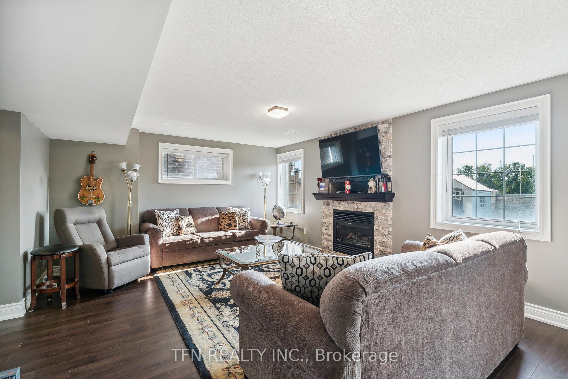 Photo 35 of 72 Cauthers Crescent, New Tecumseth, Rural New Tecumseth — HOMEH