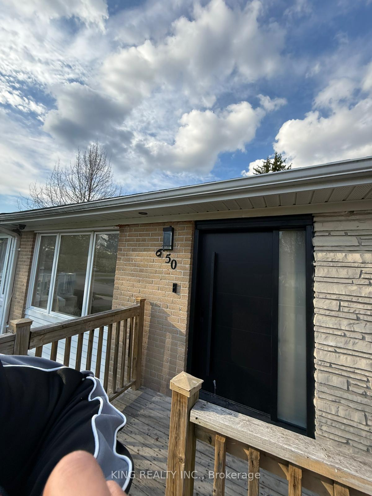 Front of 650 Mountview Place