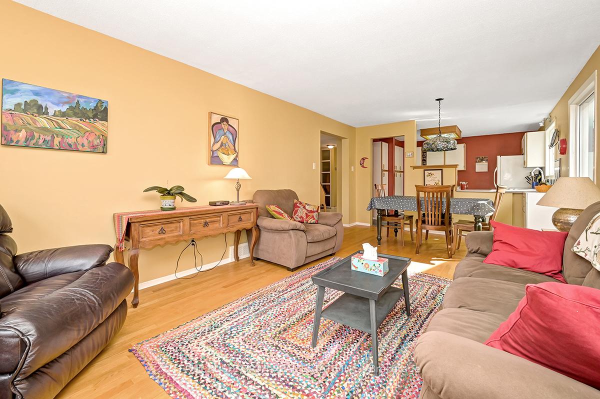 Photo 12 of 6106 Forestglen Crescent, Ottawa, Chapel Hill — HOMEH