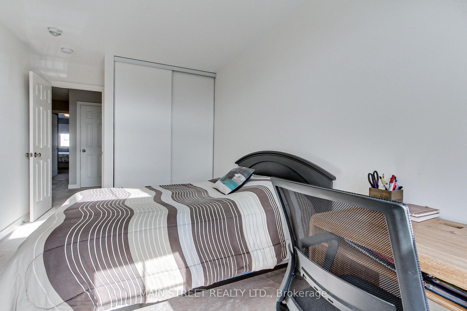 Photo 1 of 18 Weaver Terrace, New Tecumseth, Tottenham — HOMEH
