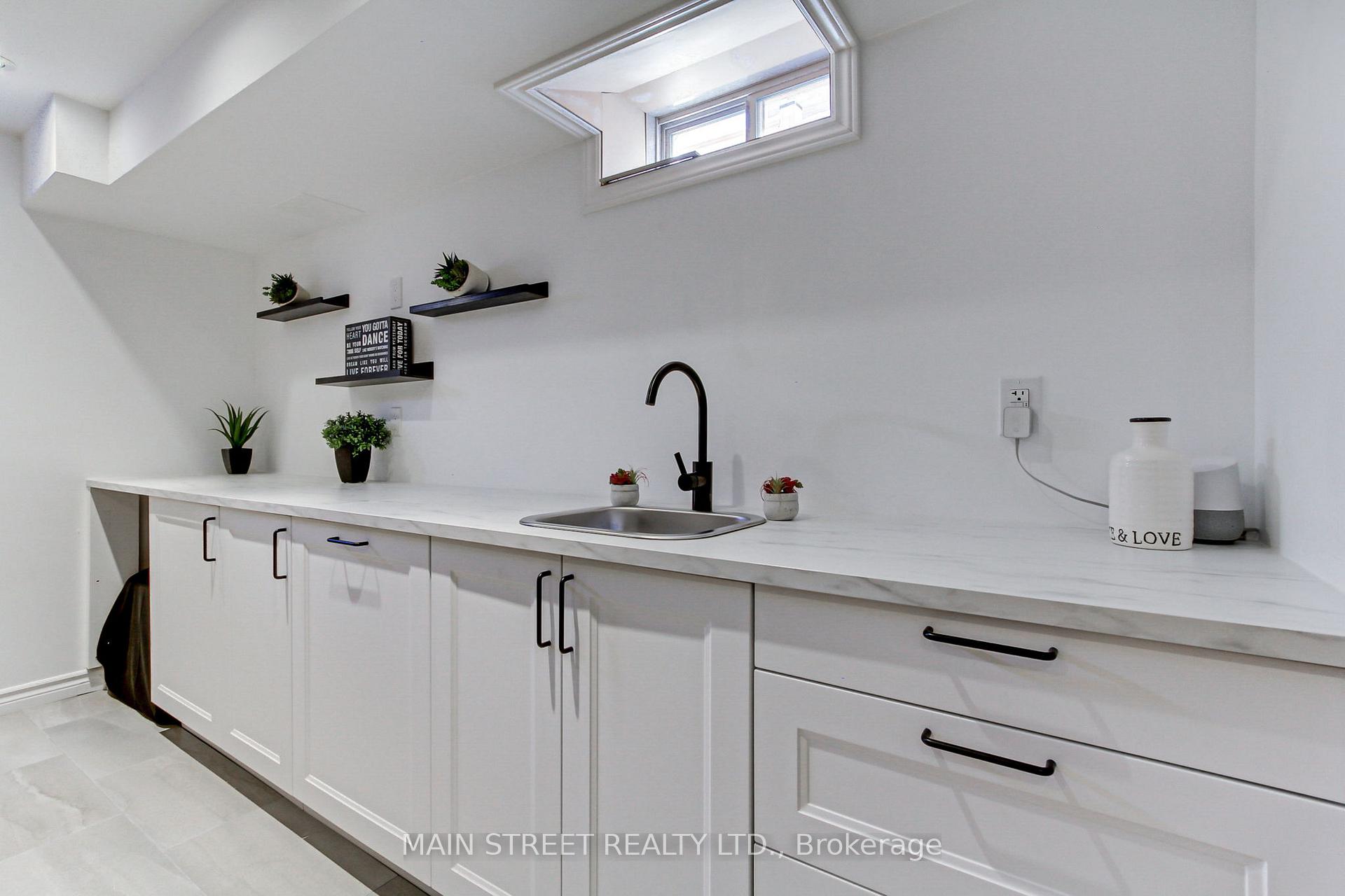 Photo 7 of 18 Weaver Terrace, New Tecumseth, Tottenham — HOMEH