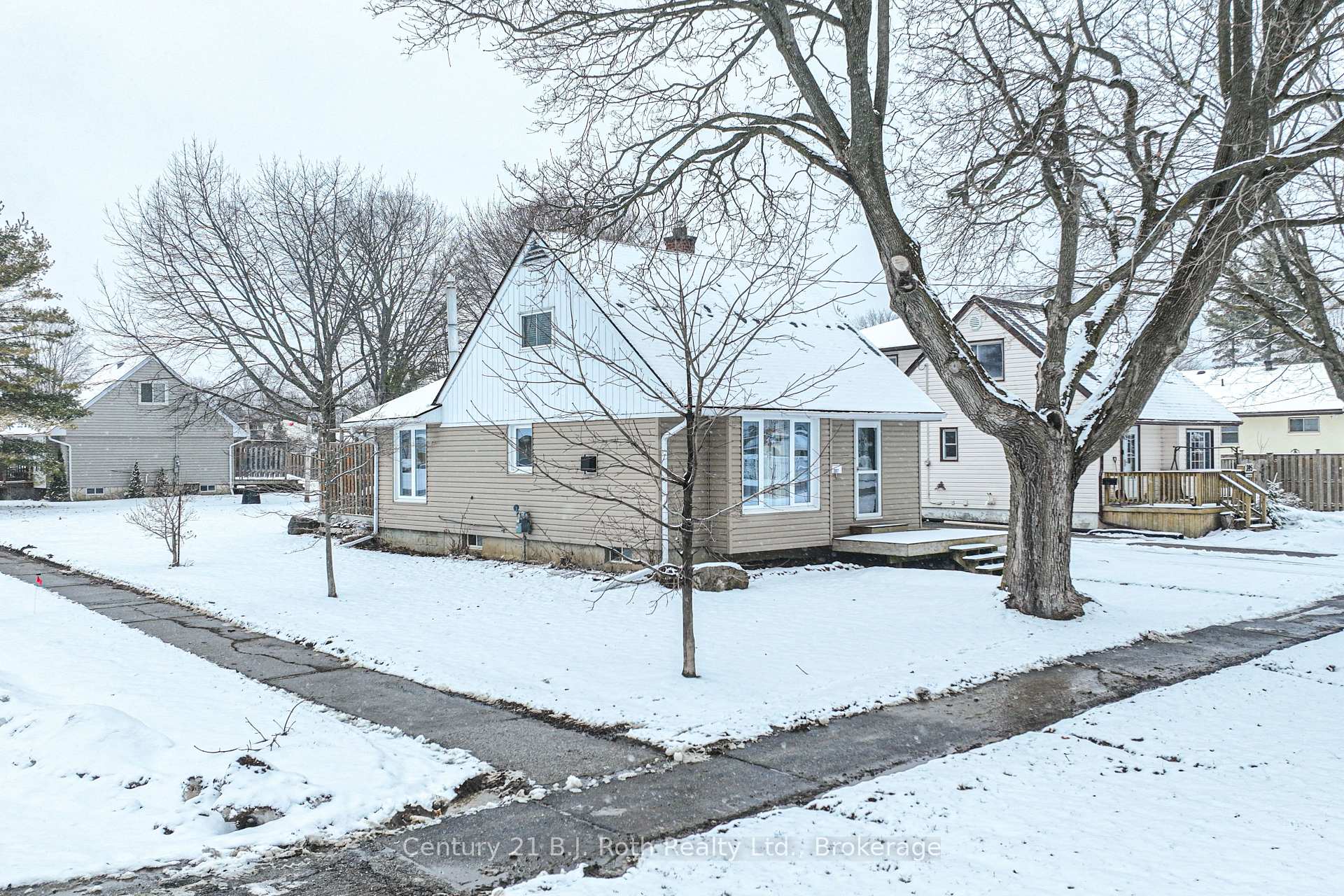Photo 3 of 397 Bayview Parkway, Orillia — HOMEH