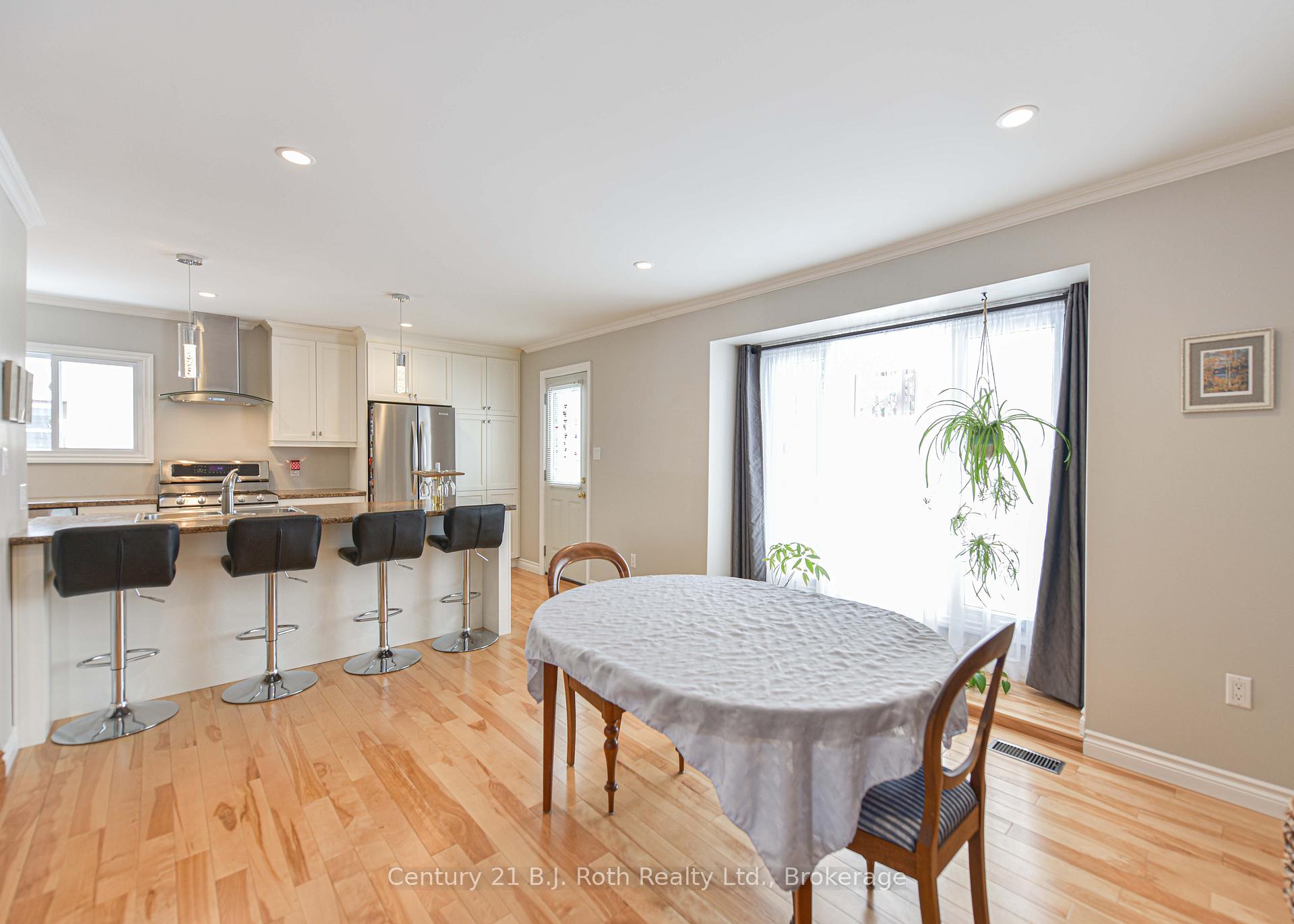 Photo 5 of 397 Bayview Parkway, Orillia — HOMEH