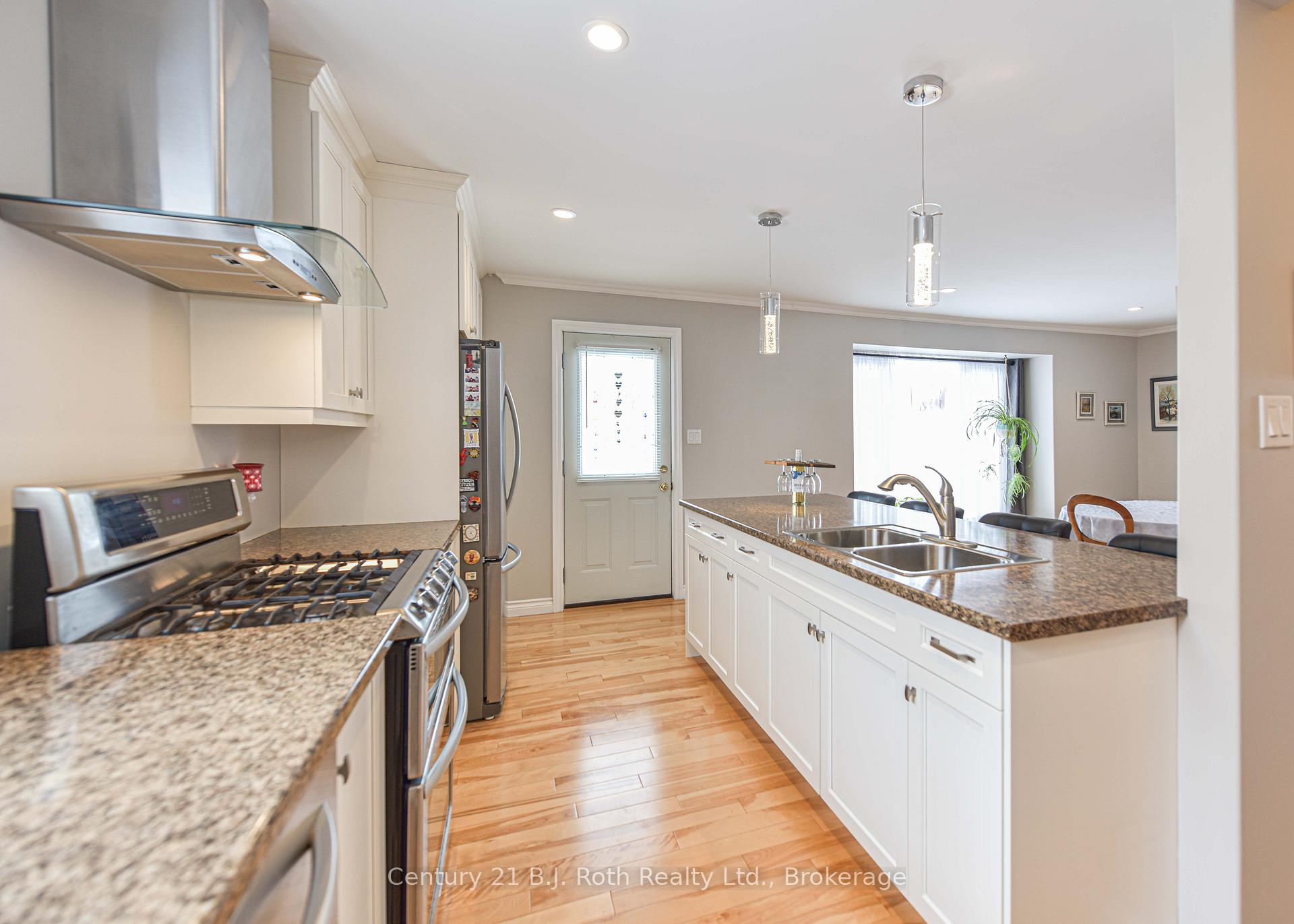Photo 11 of 397 Bayview Parkway, Orillia — HOMEH