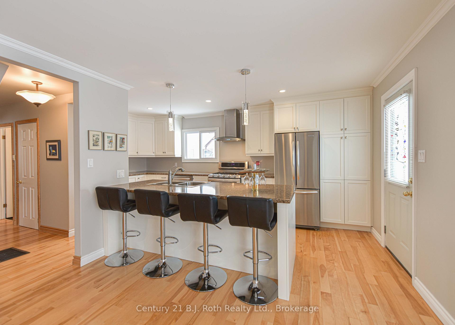 Photo 13 of 397 Bayview Parkway, Orillia — HOMEH