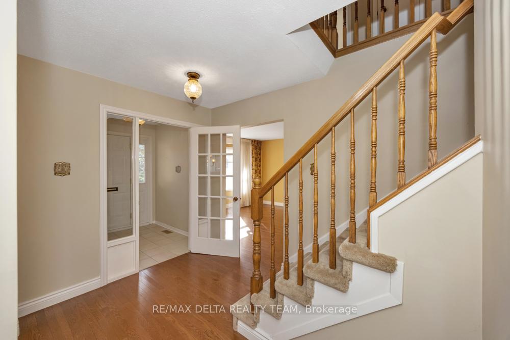 Photo 4 of 1149 St Jerome Crescent, Ottawa, Convent Glen North — HOMEH