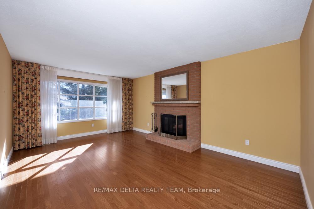 Photo 6 of 1149 St Jerome Crescent, Ottawa, Convent Glen North — HOMEH