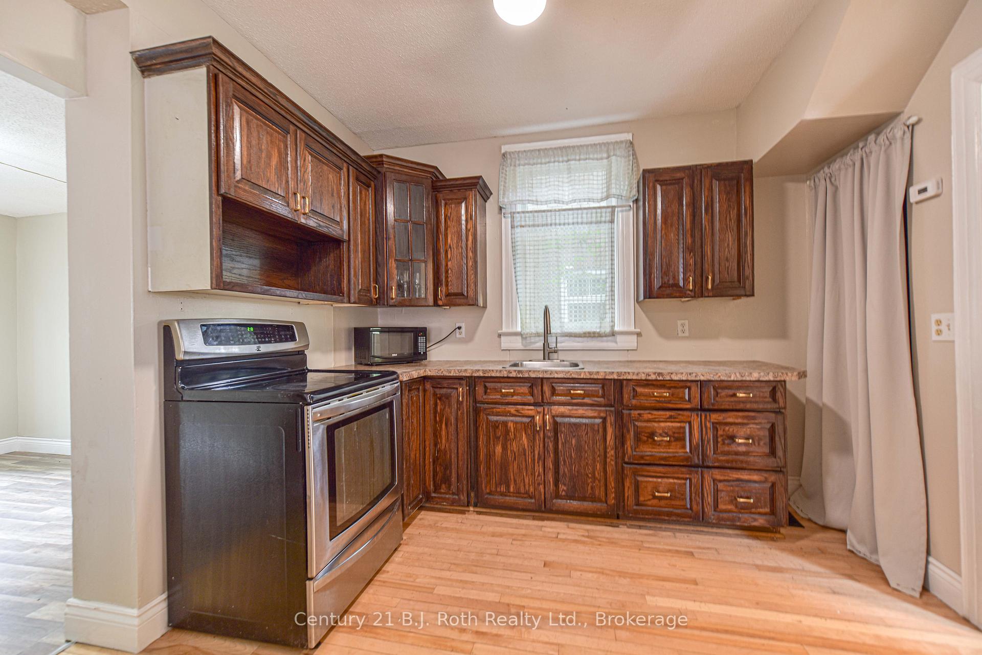 Photo 22 of 235 Harvey Street, Orillia — HOMEH