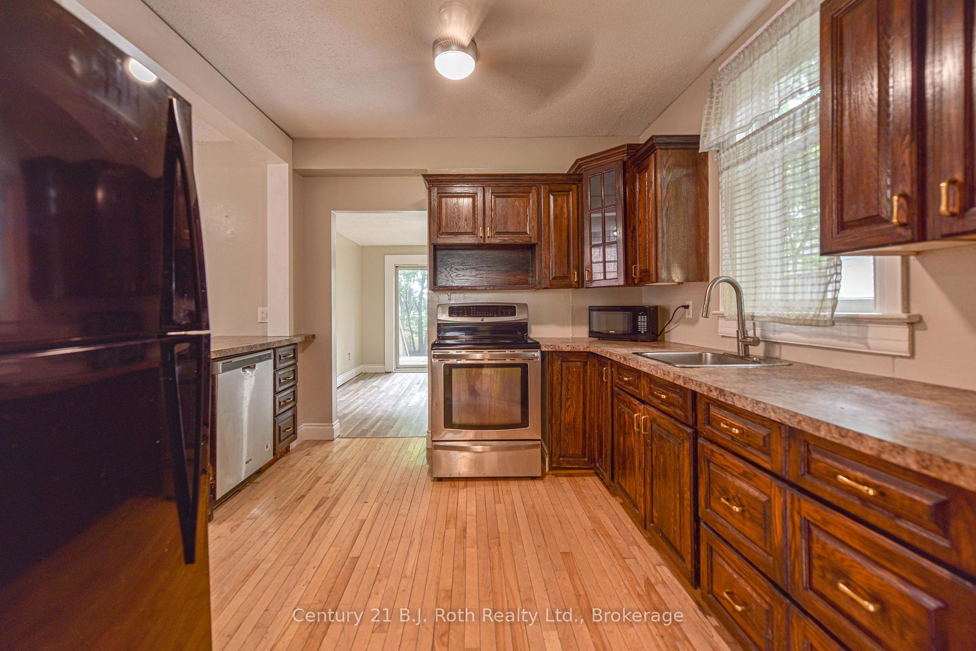 Photo 23 of 235 Harvey Street, Orillia — HOMEH