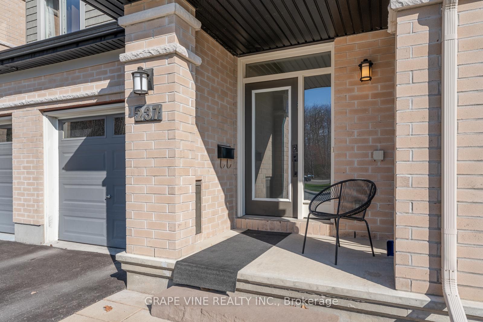 Photo 3 of 237 Shinleaf Crescent, Ottawa, Mer Bleue/Bradley Estates/Anderson Park — HOMEH