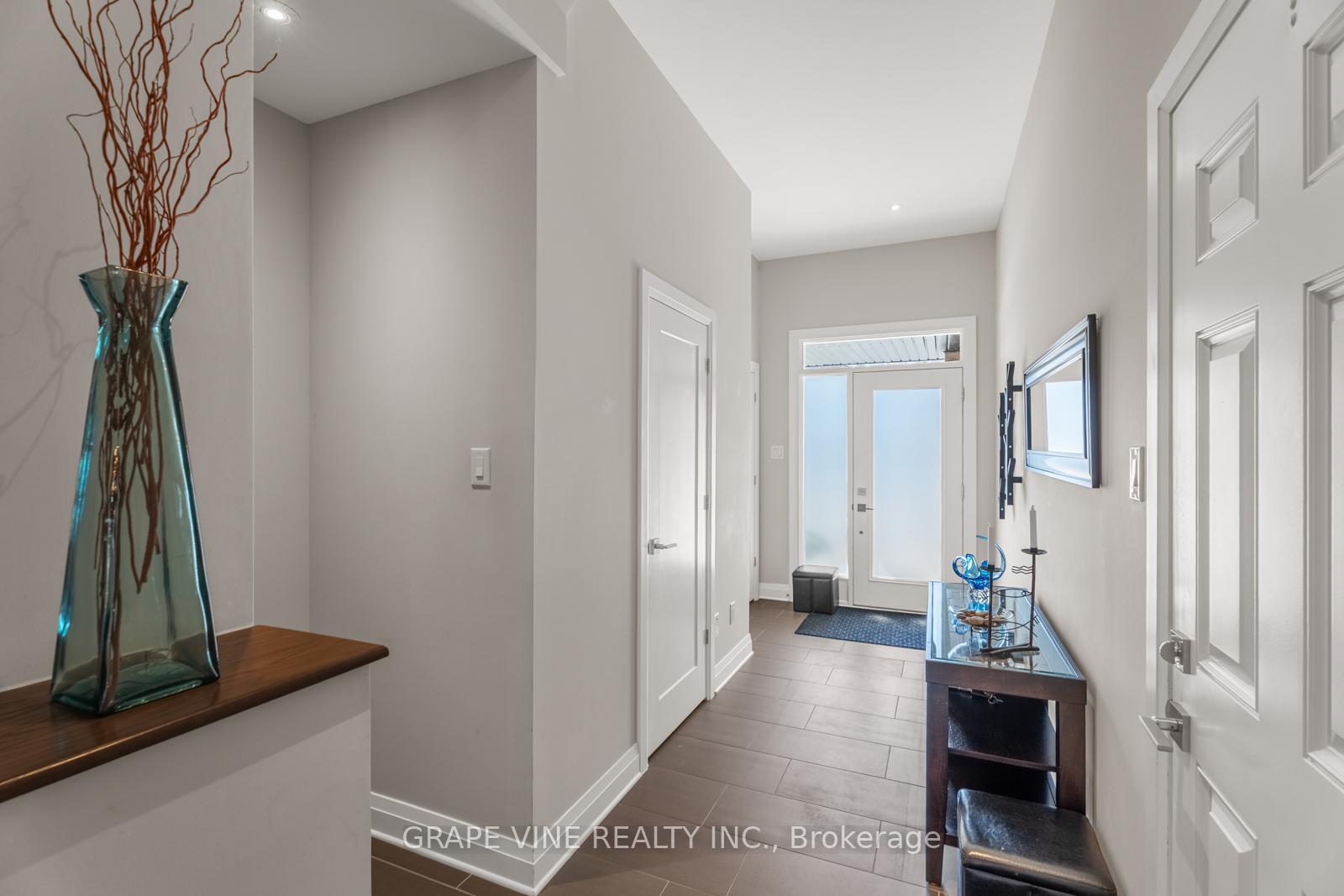 Photo 4 of 237 Shinleaf Crescent, Ottawa, Mer Bleue/Bradley Estates/Anderson Park — HOMEH