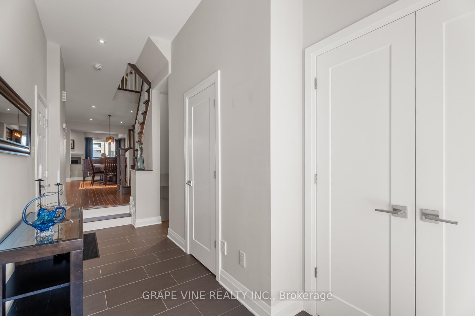 Photo 5 of 237 Shinleaf Crescent, Ottawa, Mer Bleue/Bradley Estates/Anderson Park — HOMEH
