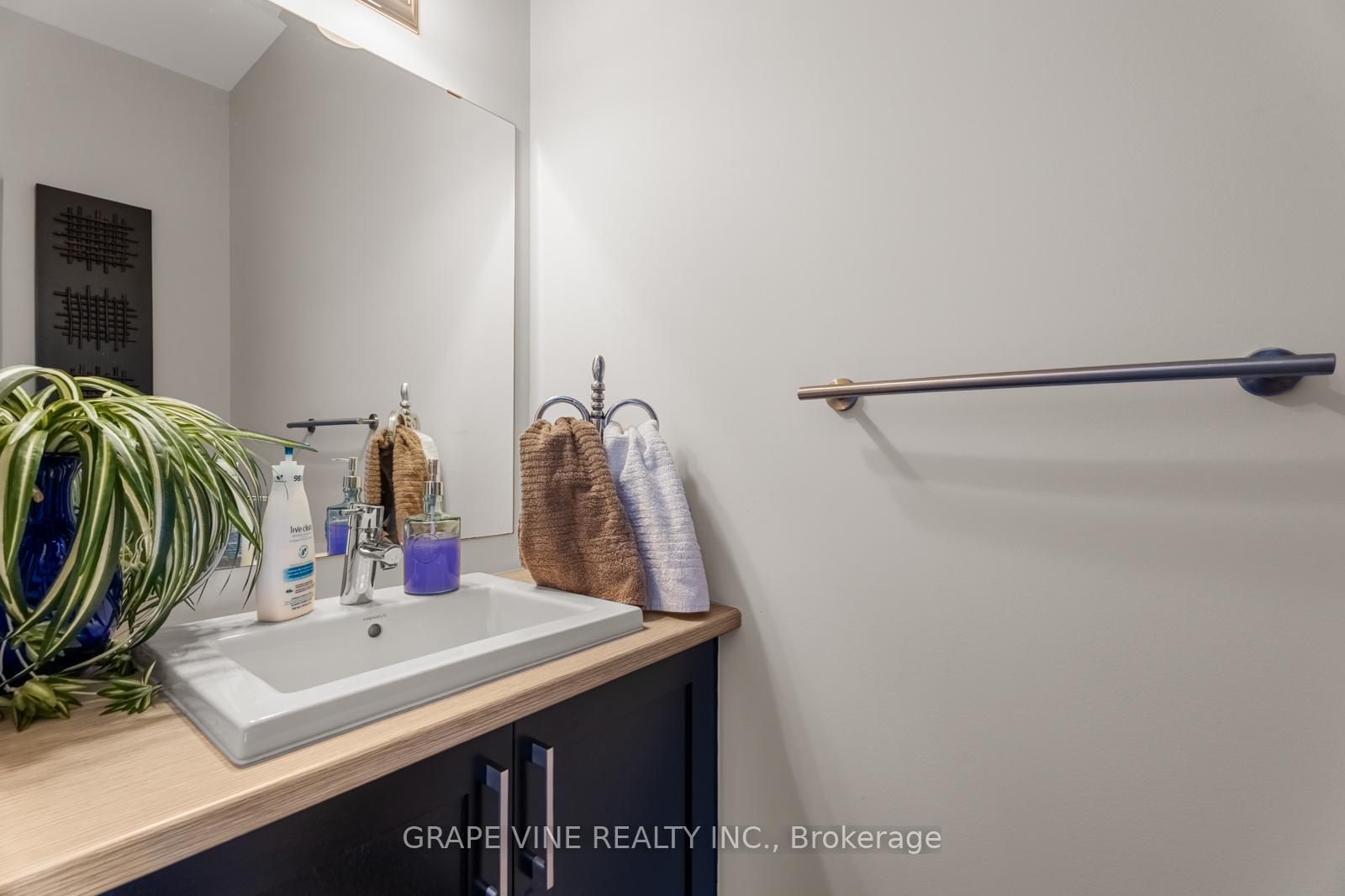 Photo 6 of 237 Shinleaf Crescent, Ottawa, Mer Bleue/Bradley Estates/Anderson Park — HOMEH