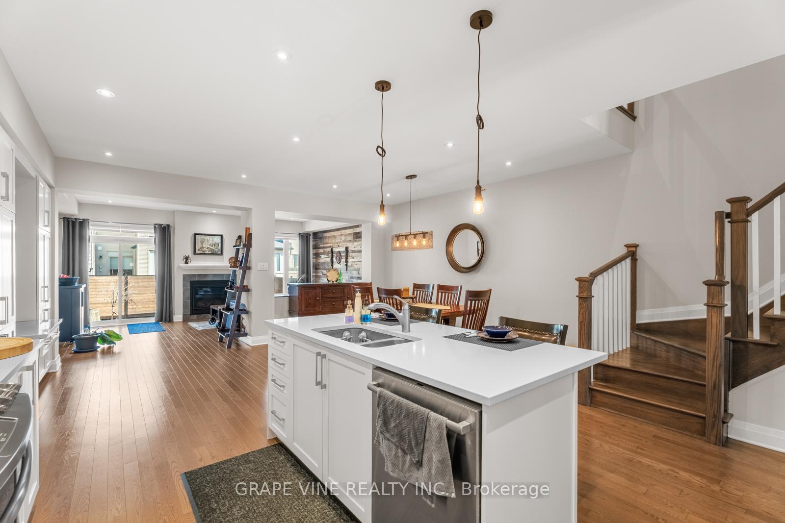 Photo 10 of 237 Shinleaf Crescent, Ottawa, Mer Bleue/Bradley Estates/Anderson Park — HOMEH