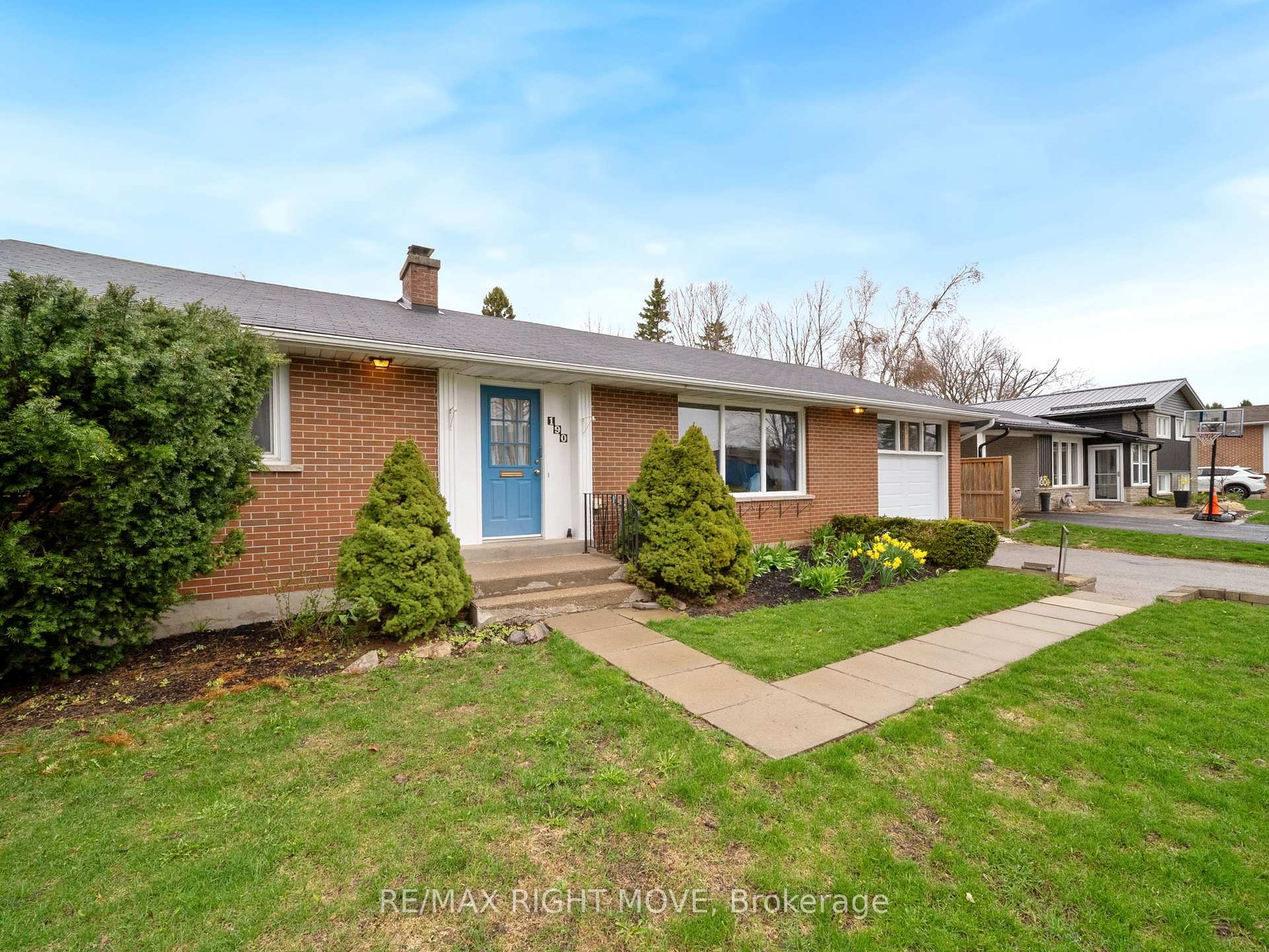 Photo 3 of 190 Martin Drive, Orillia — HOMEH