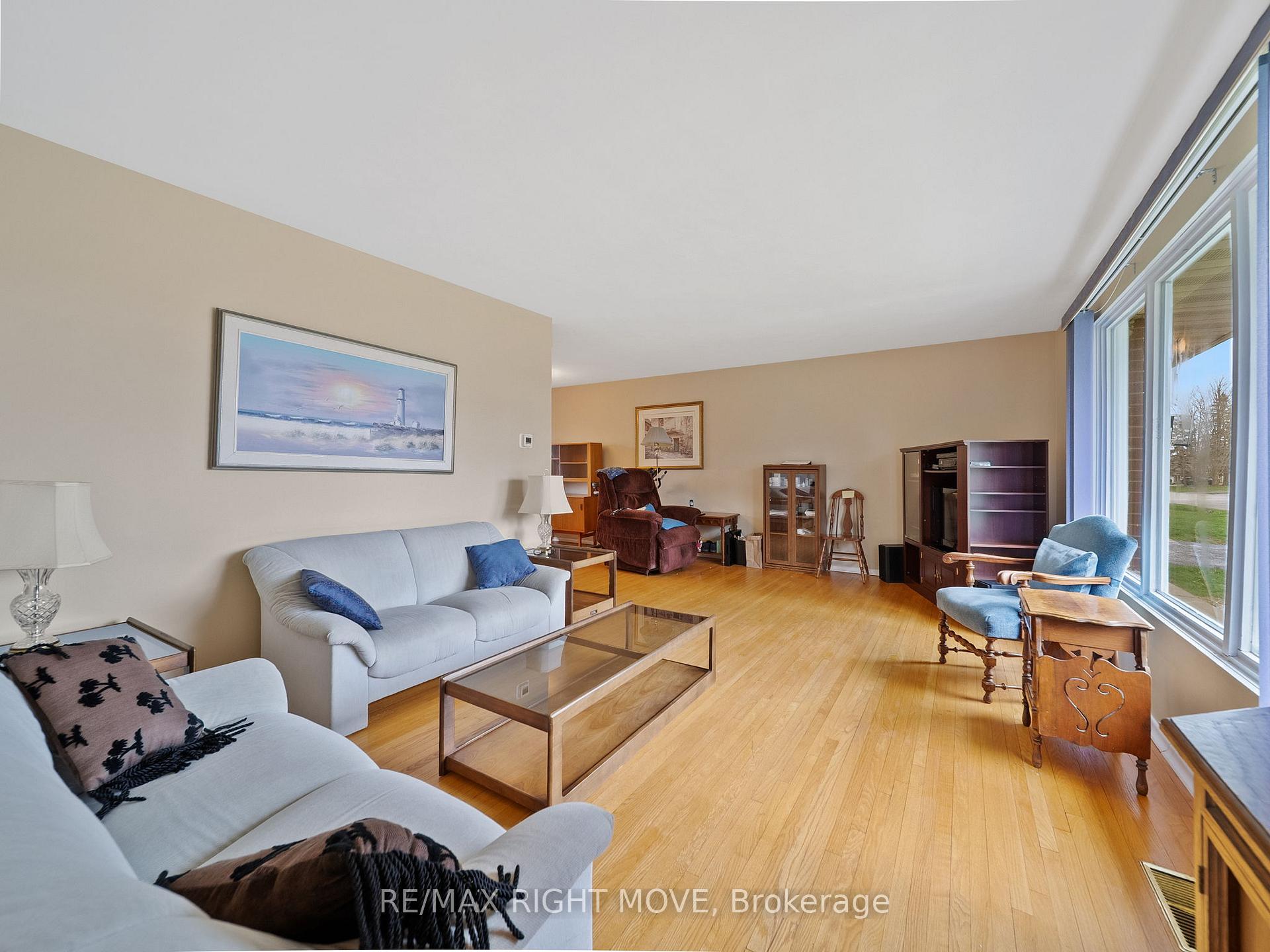 Photo 5 of 190 Martin Drive, Orillia — HOMEH