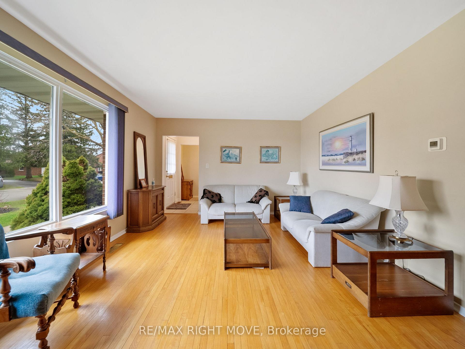 Photo 6 of 190 Martin Drive, Orillia — HOMEH