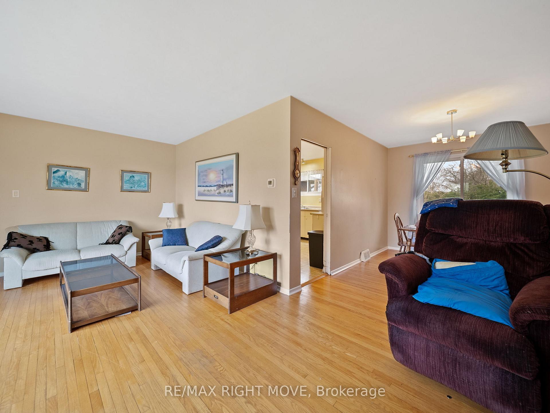 Photo 8 of 190 Martin Drive, Orillia — HOMEH
