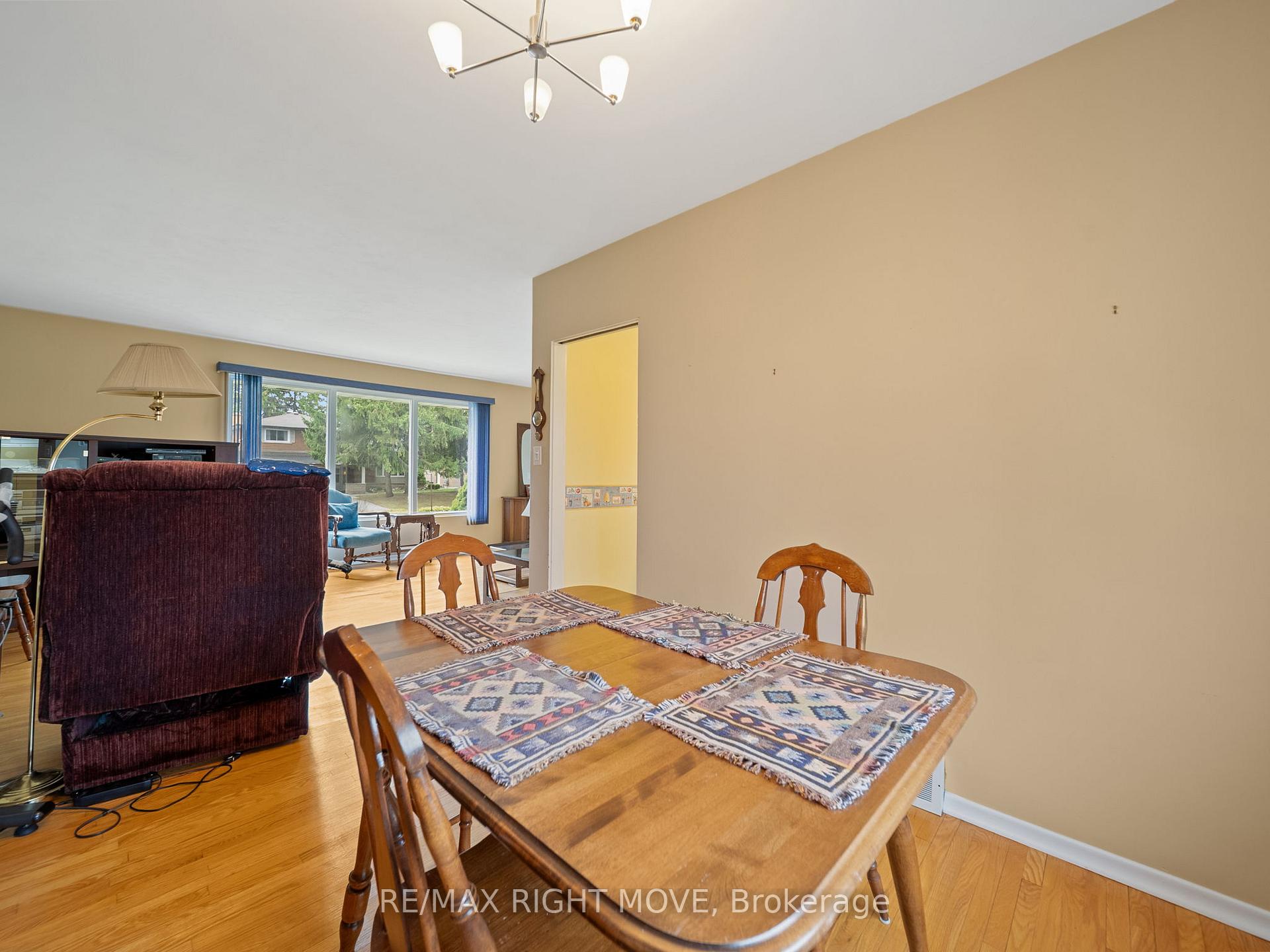Photo 9 of 190 Martin Drive, Orillia — HOMEH