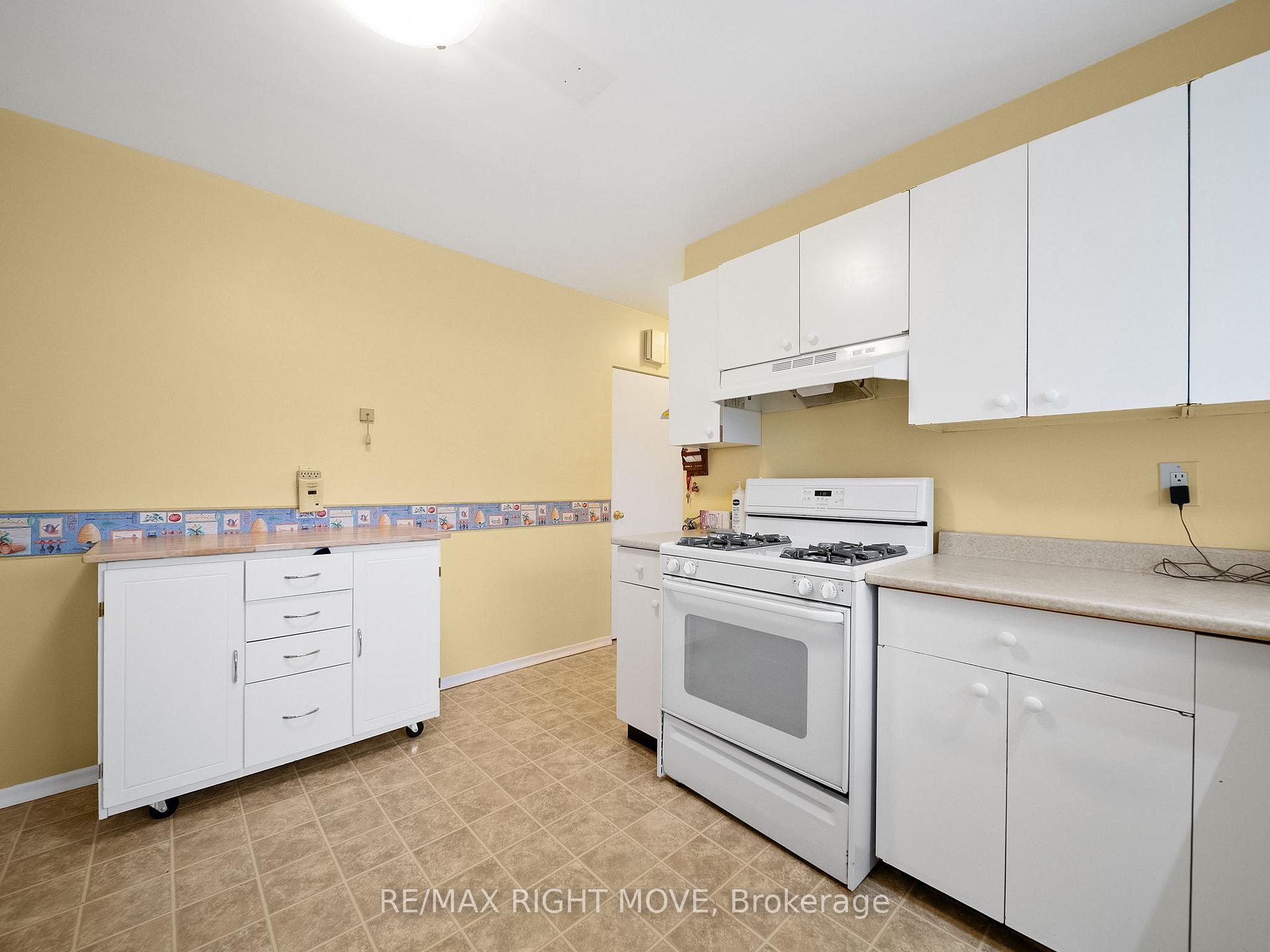 Photo 12 of 190 Martin Drive, Orillia — HOMEH