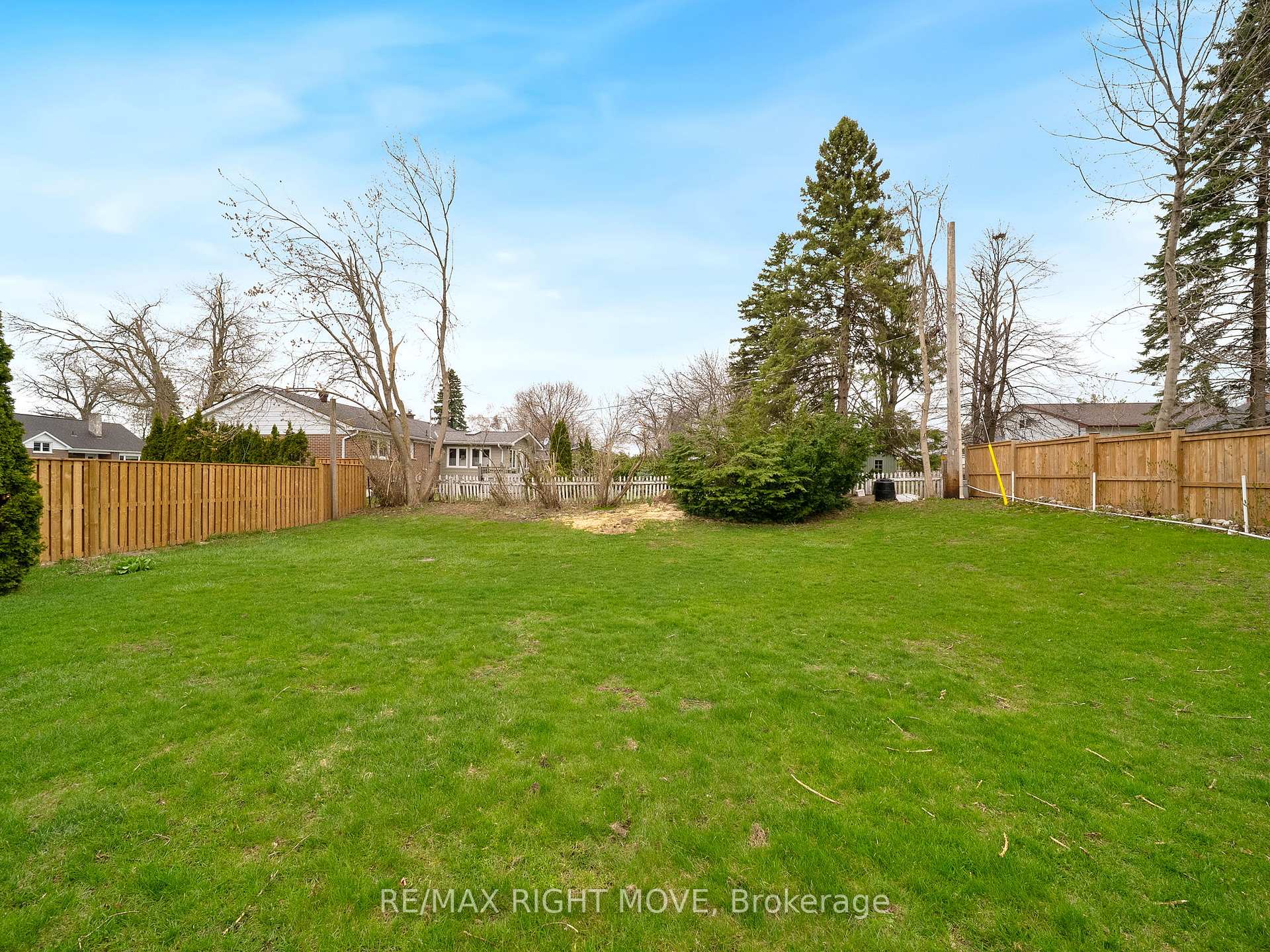 Photo 24 of 190 Martin Drive, Orillia — HOMEH