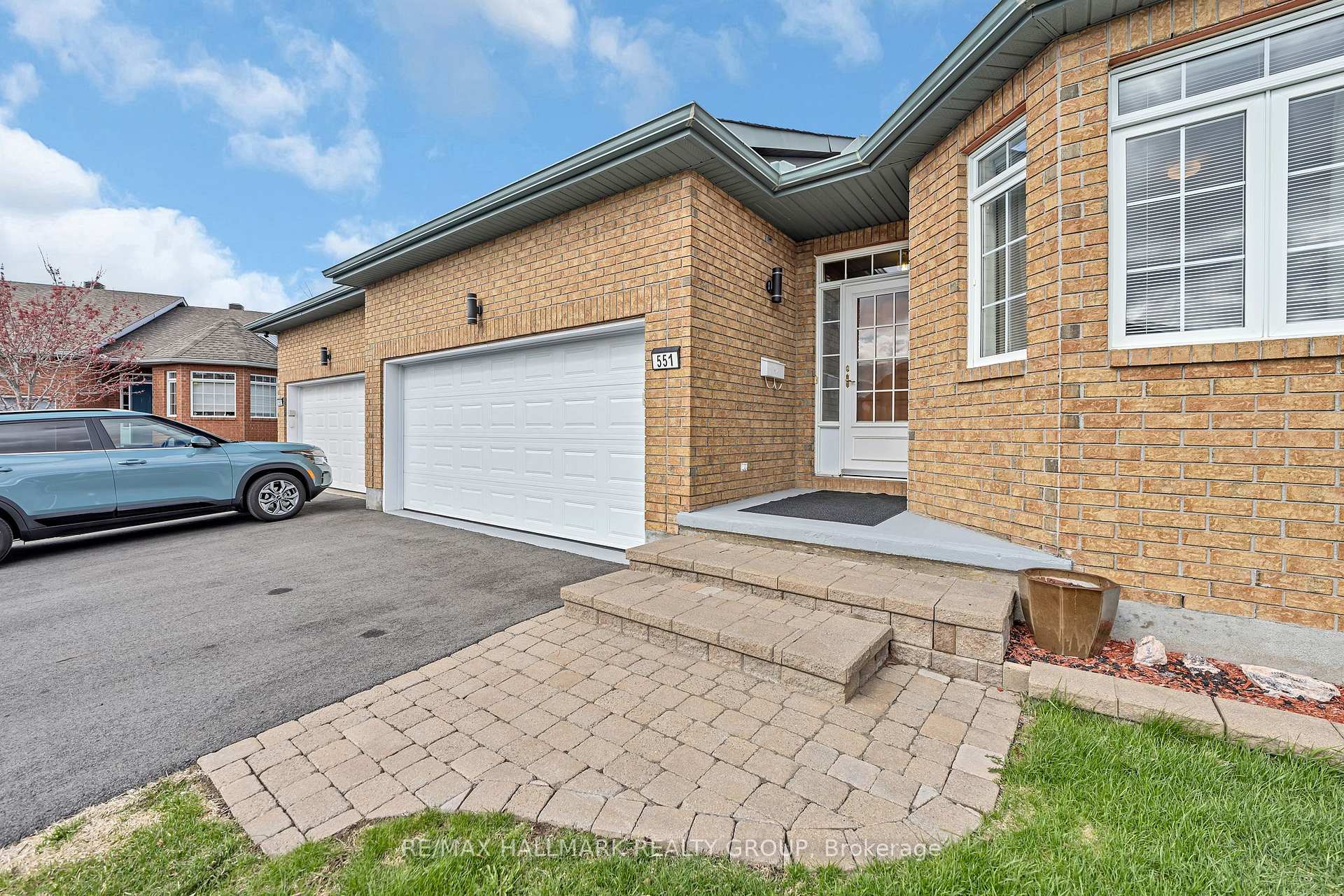 Photo 2 of 551 Chapel Park Private, Ottawa, Chateauneuf — HOMEH