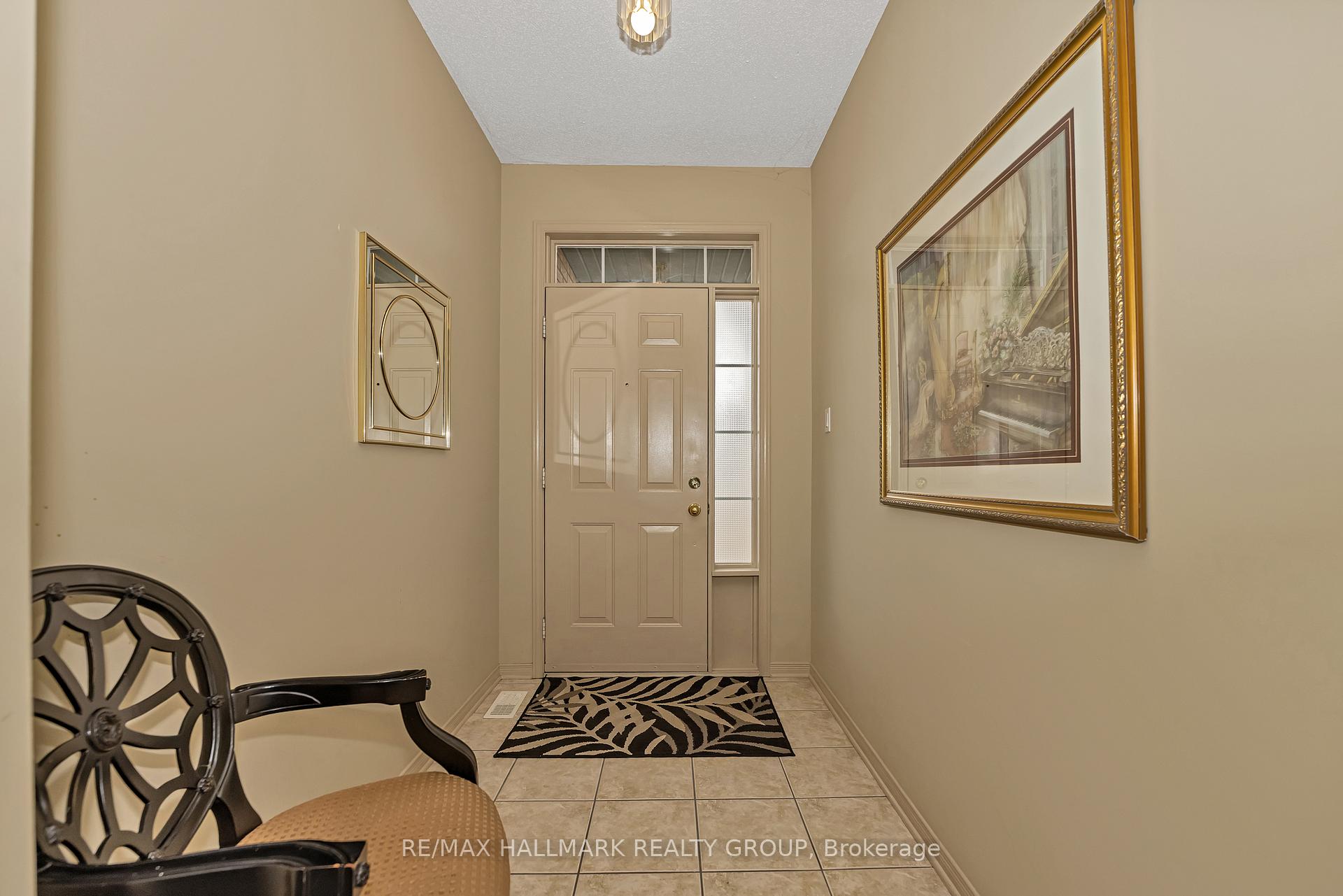 Photo 3 of 551 Chapel Park Private, Ottawa, Chateauneuf — HOMEH