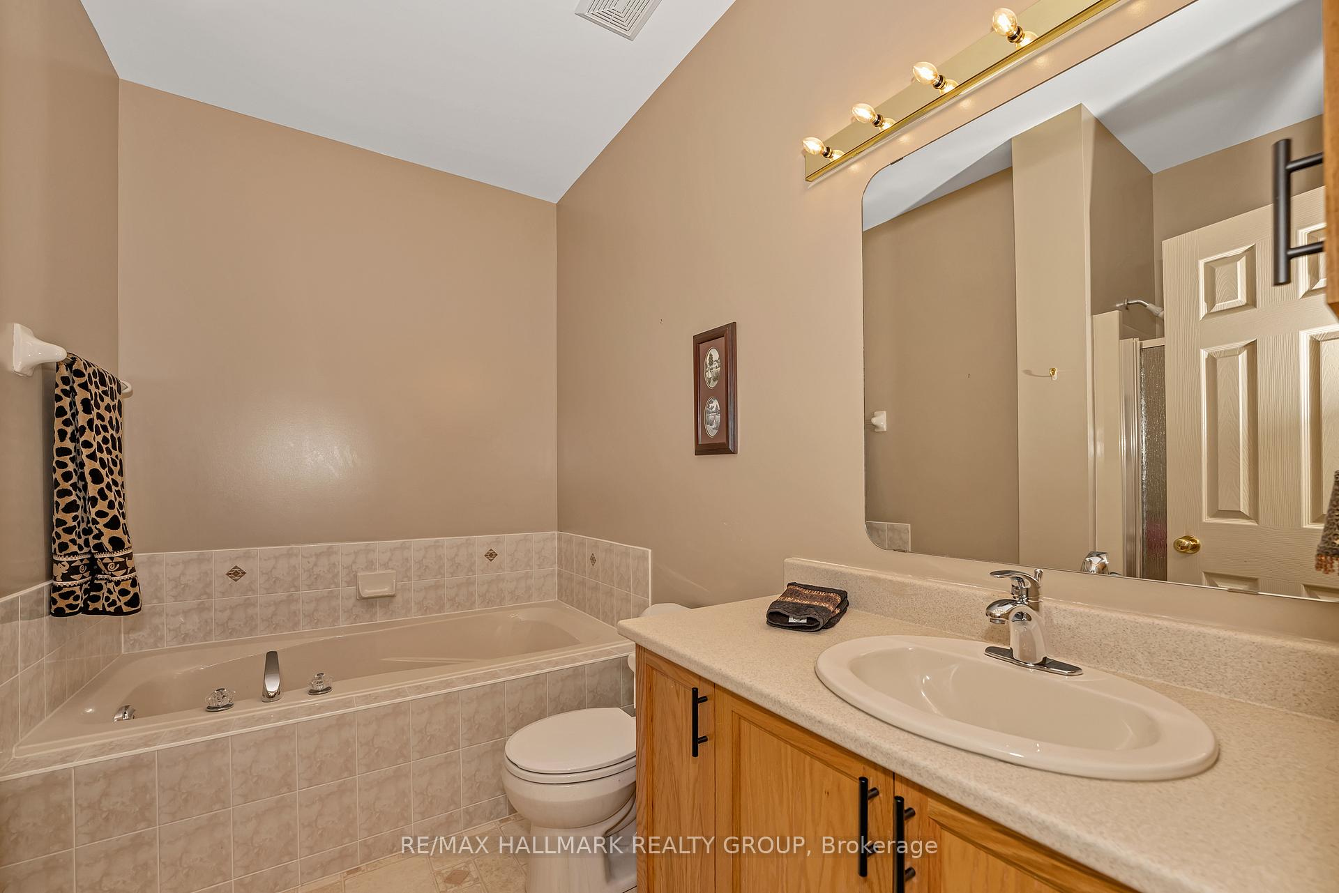 Photo 12 of 551 Chapel Park Private, Ottawa, Chateauneuf — HOMEH