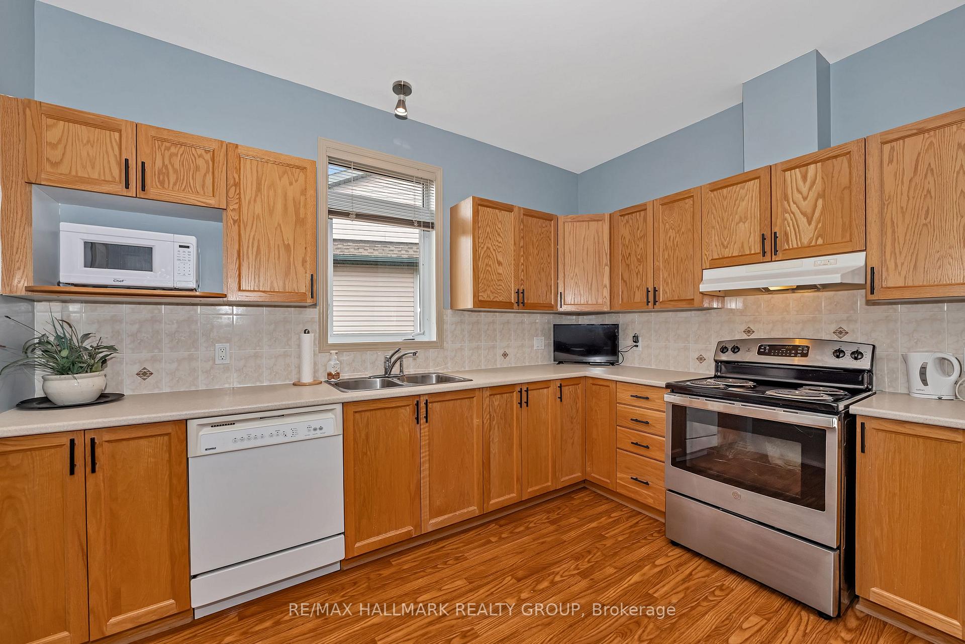 Photo 15 of 551 Chapel Park Private, Ottawa, Chateauneuf — HOMEH