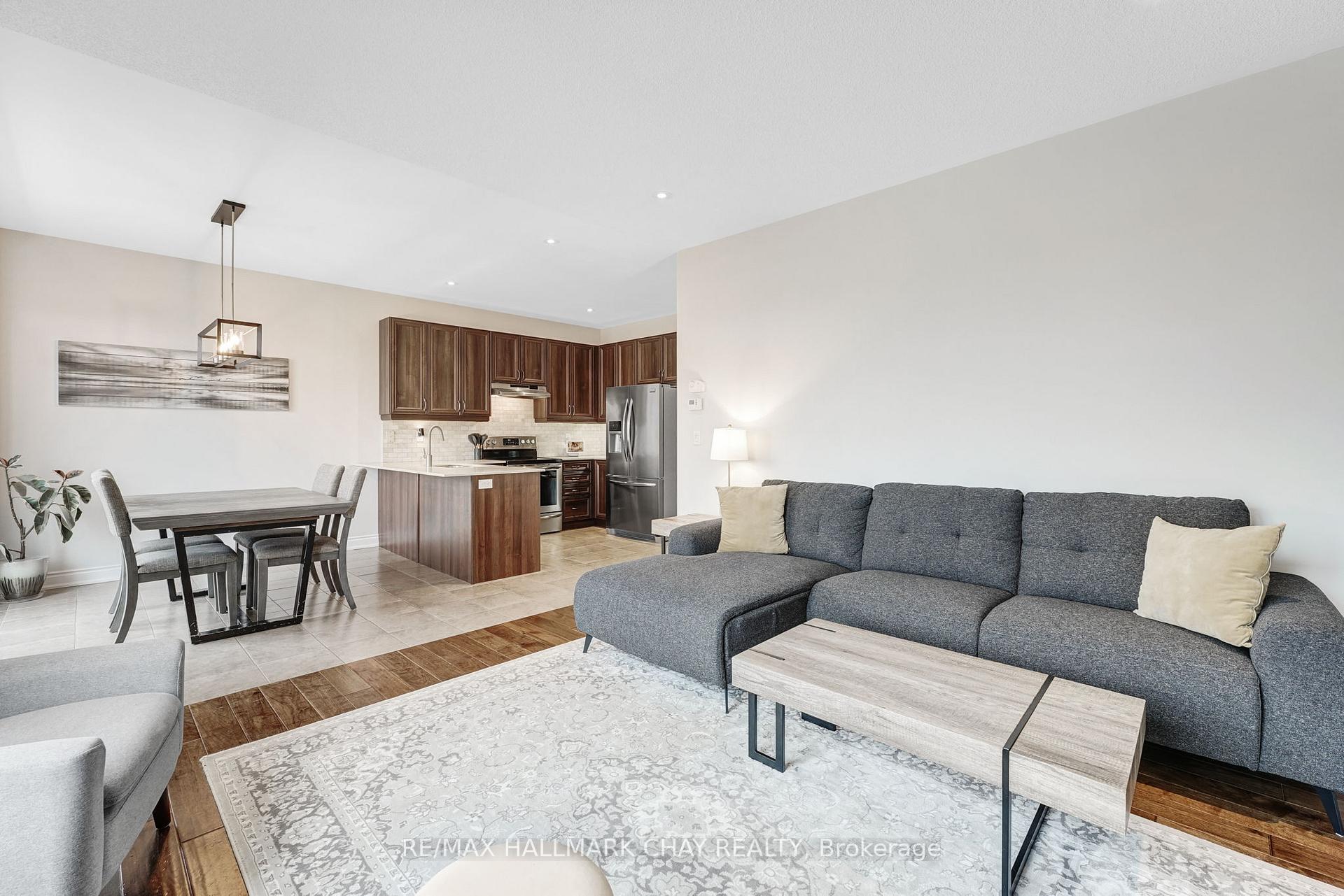 Photo 10 of 50 Strachan Trail, New Tecumseth, Beeton — HOMEH