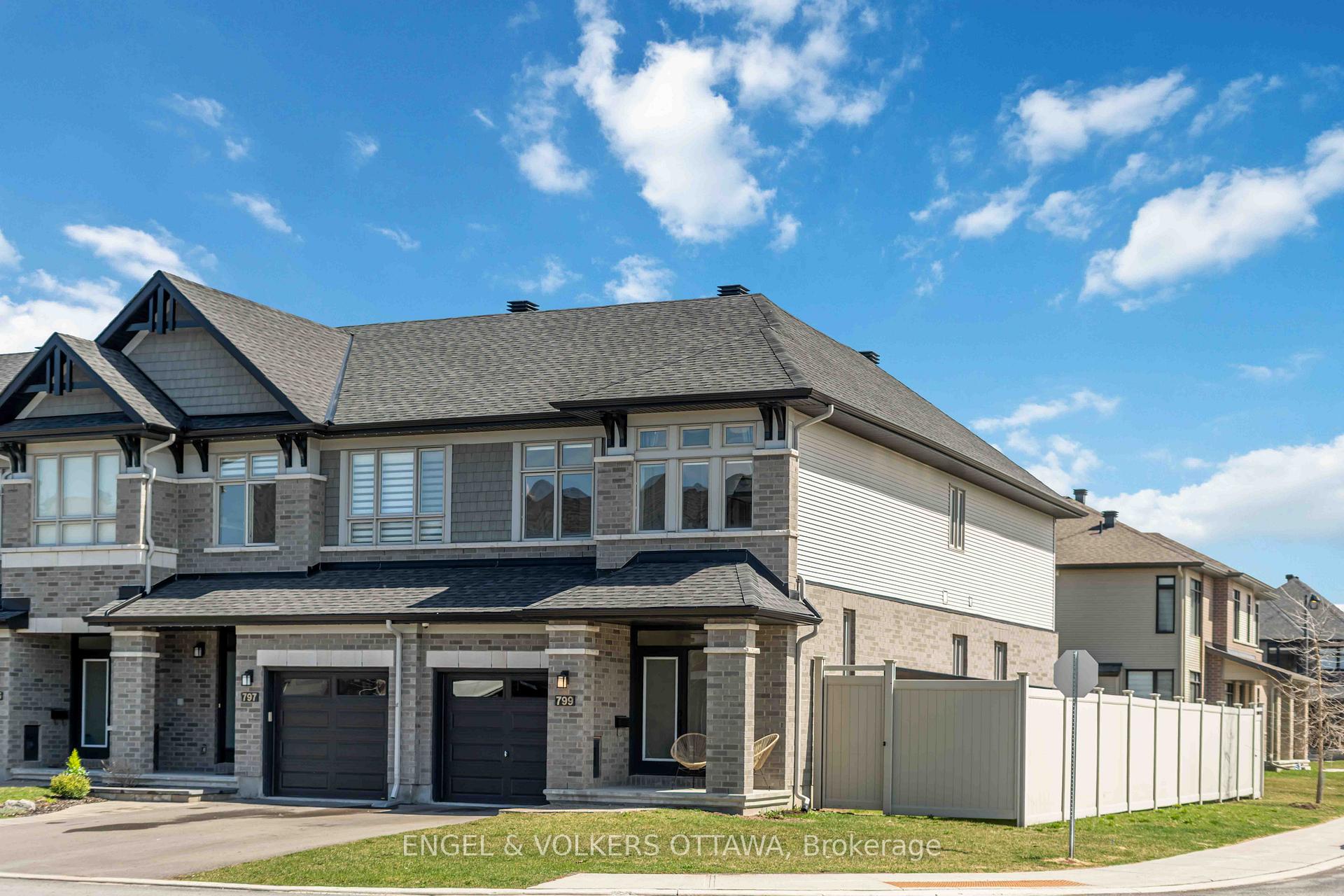 Front of 799 Cairn Crescent