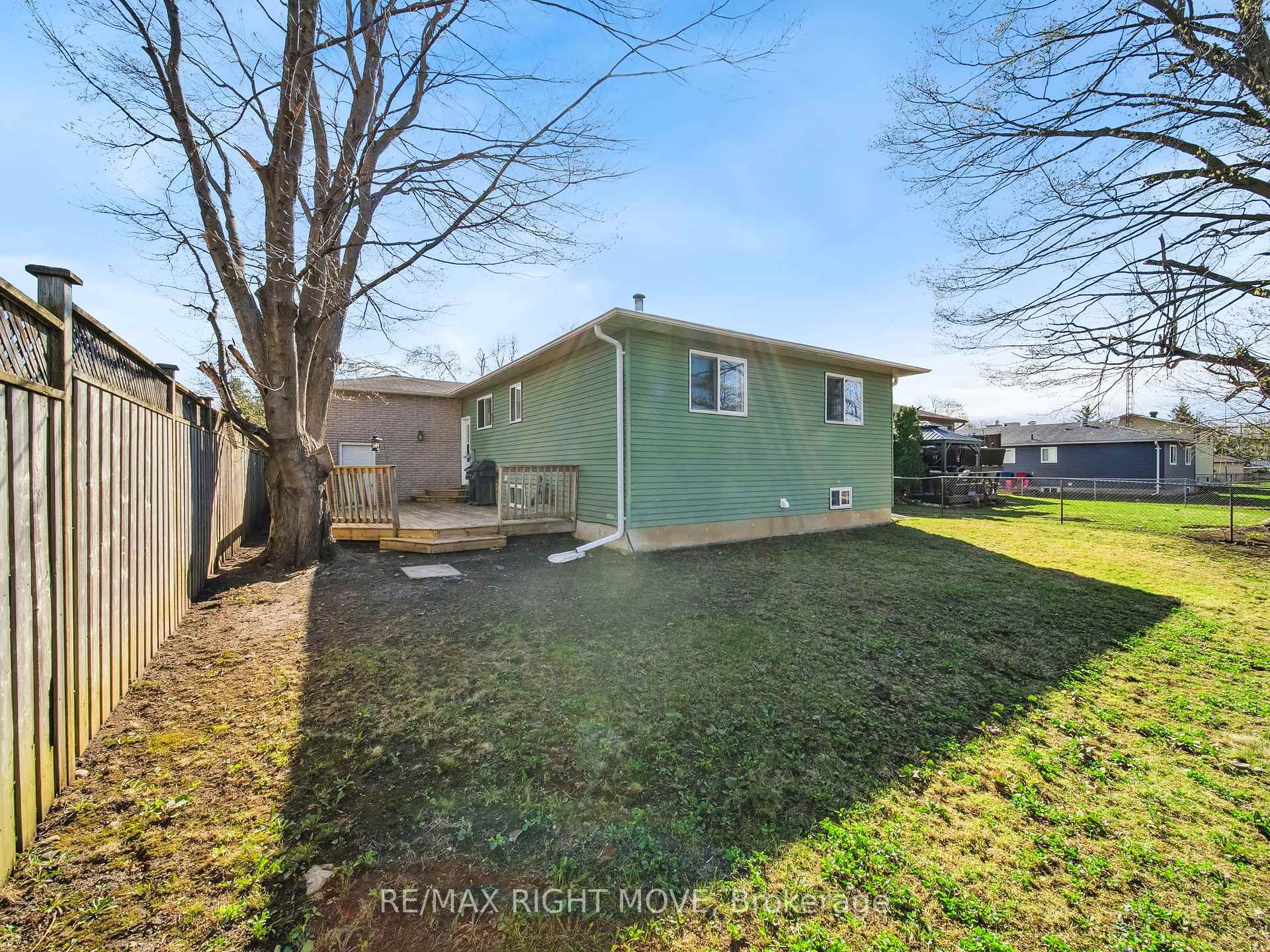 Photo 6 of 35 Andrea Crescent, Orillia — HOMEH