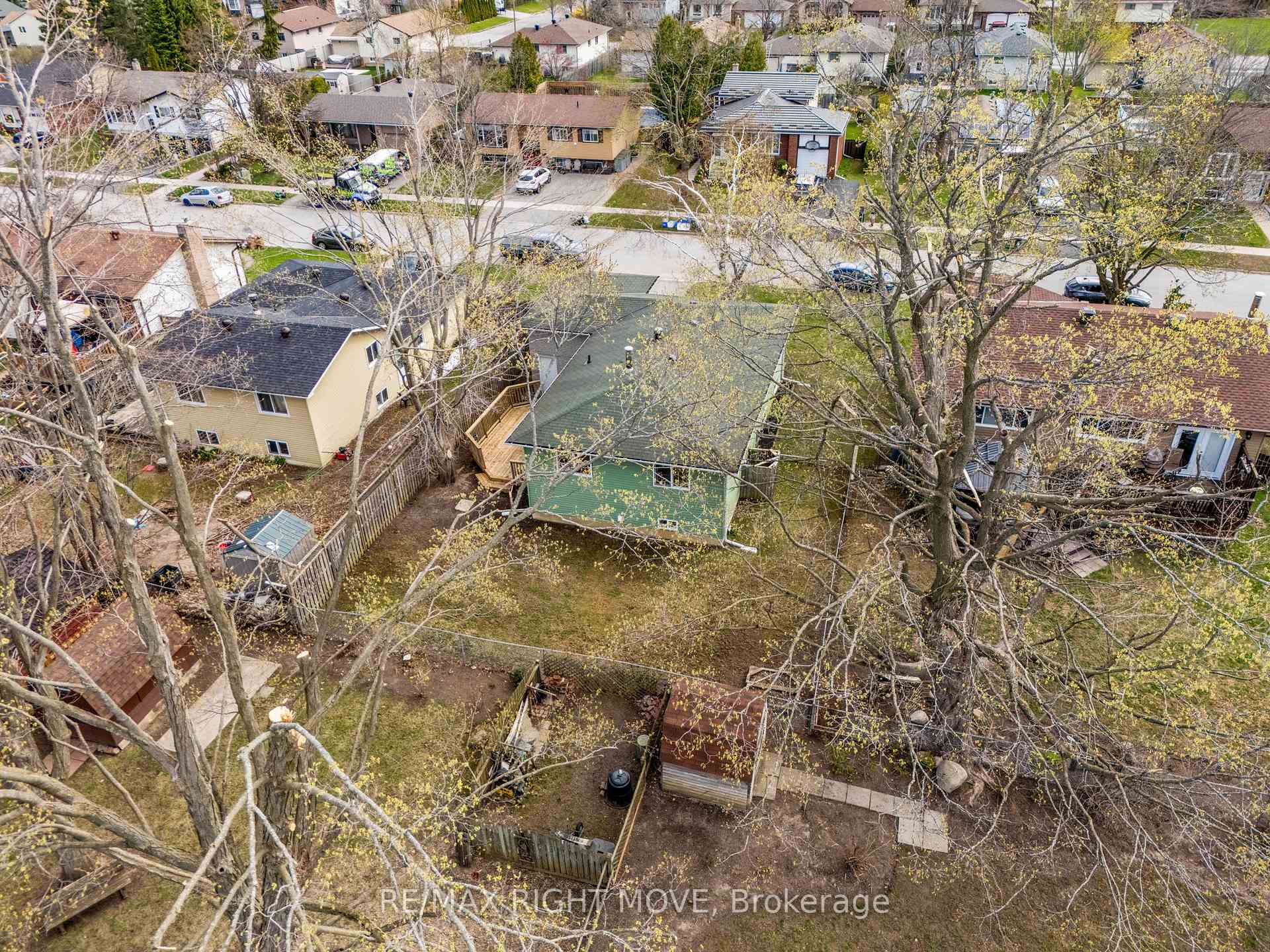 Photo 7 of 35 Andrea Crescent, Orillia — HOMEH