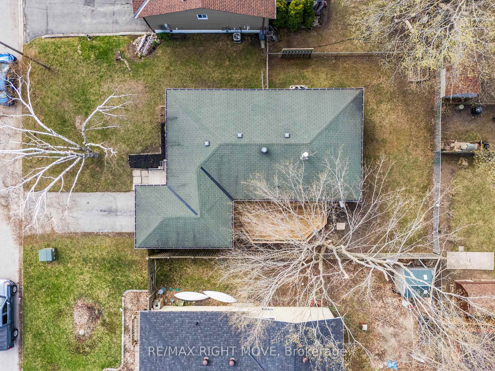 Photo 13 of 35 Andrea Crescent, Orillia — HOMEH