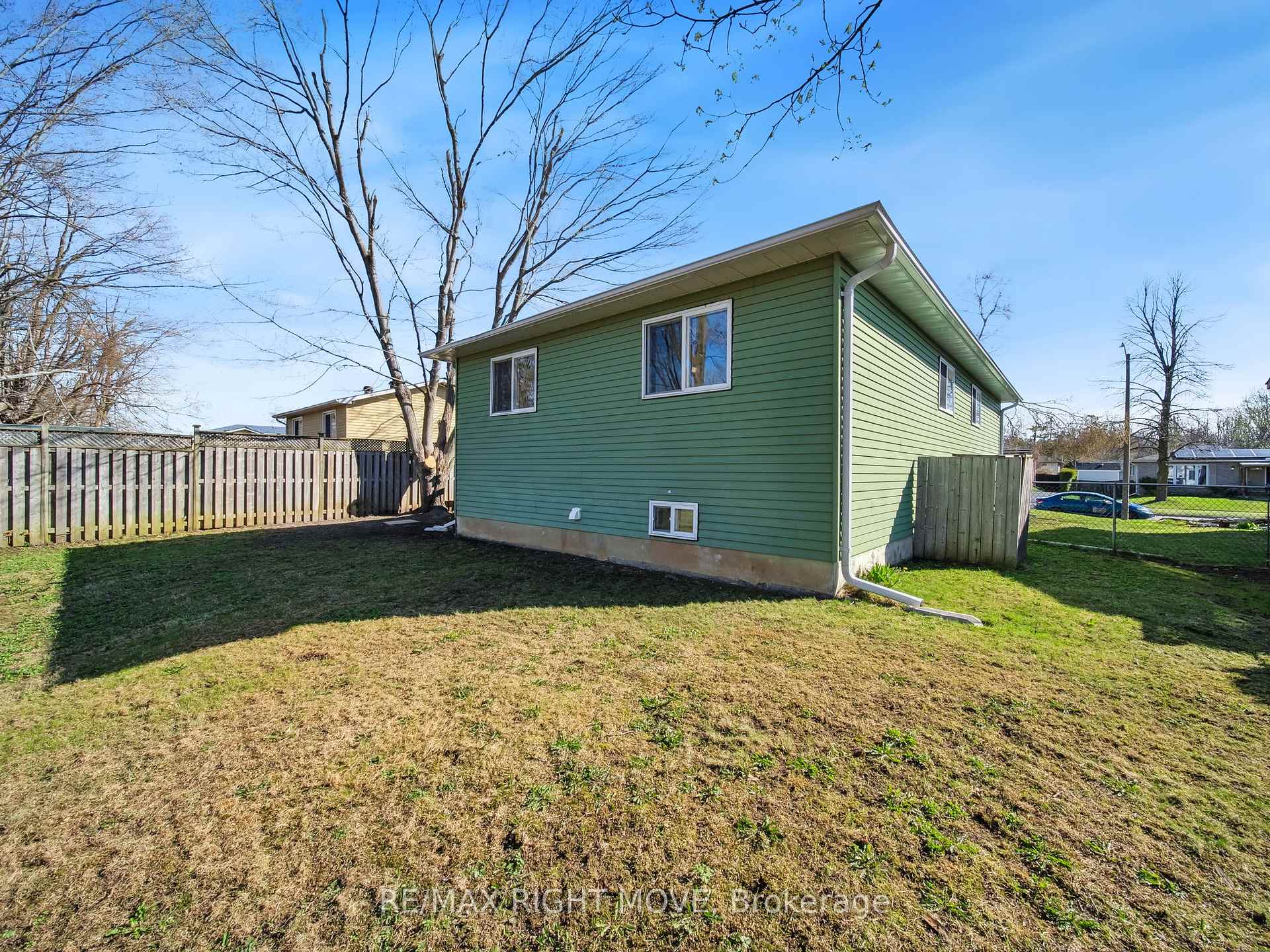 Photo 14 of 35 Andrea Crescent, Orillia — HOMEH
