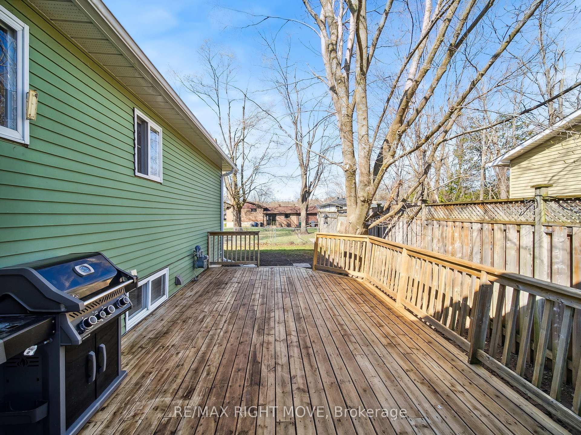 Photo 15 of 35 Andrea Crescent, Orillia — HOMEH